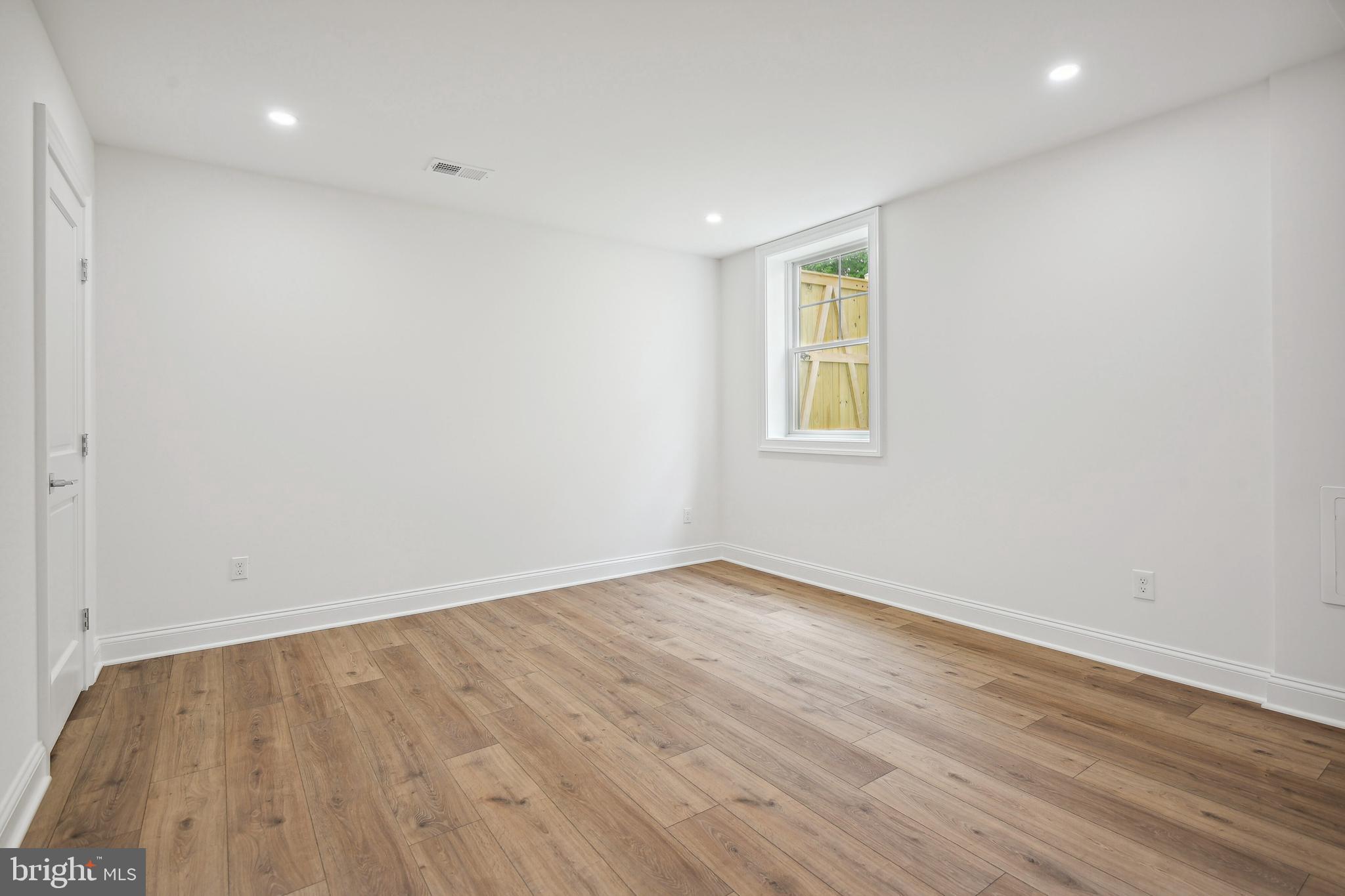 OVER LEE KNOLLS - Residential