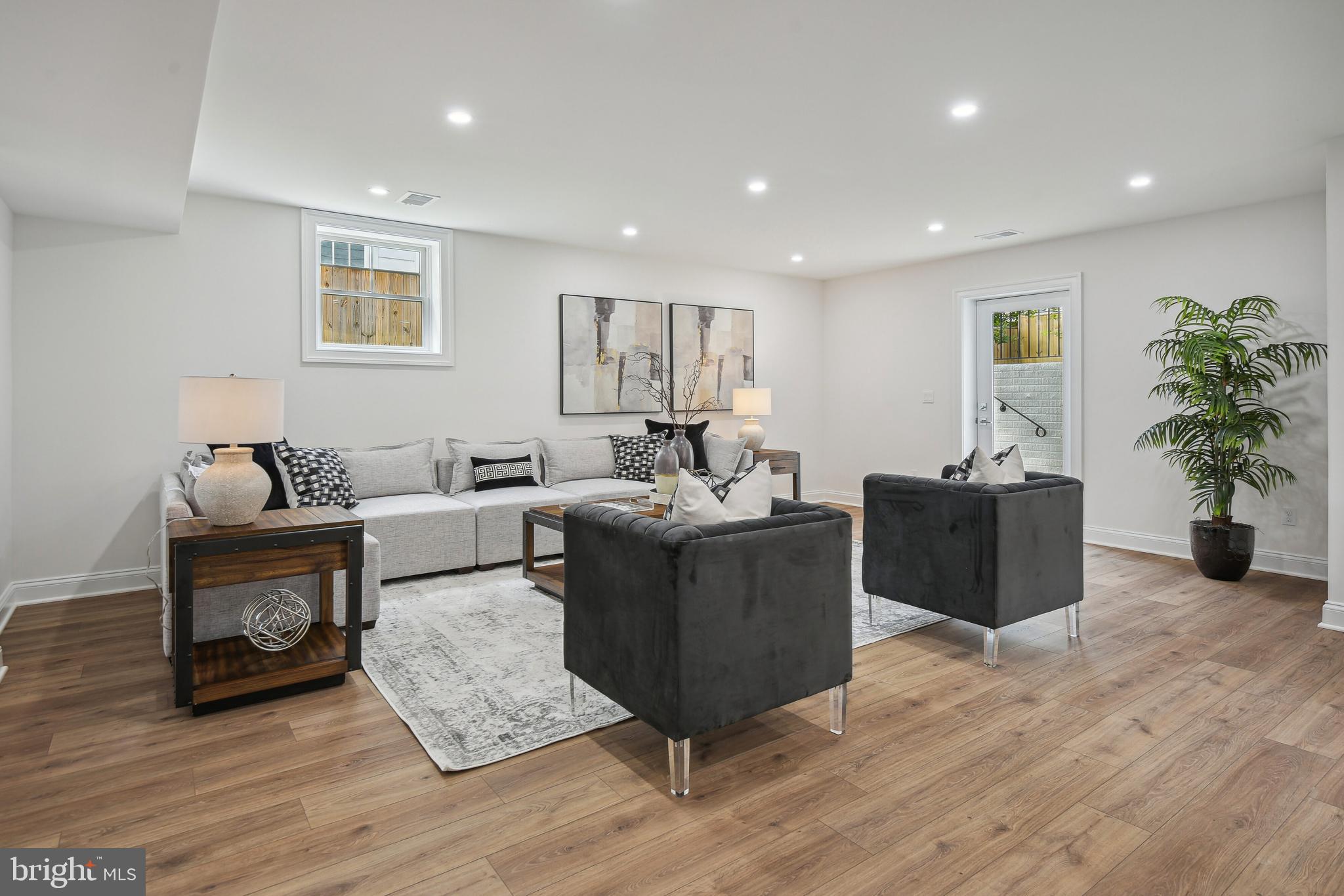 OVER LEE KNOLLS - Residential