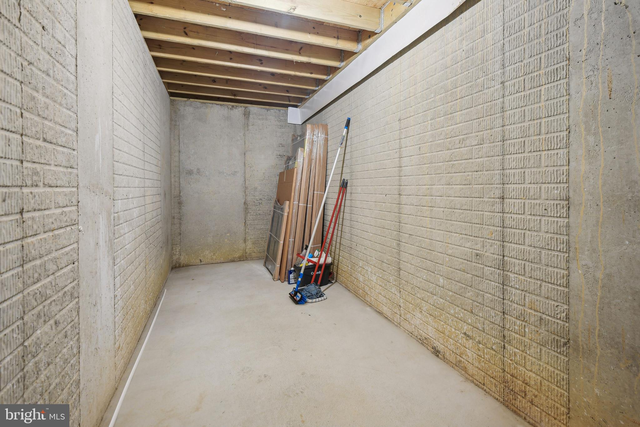 OVER LEE KNOLLS - Residential