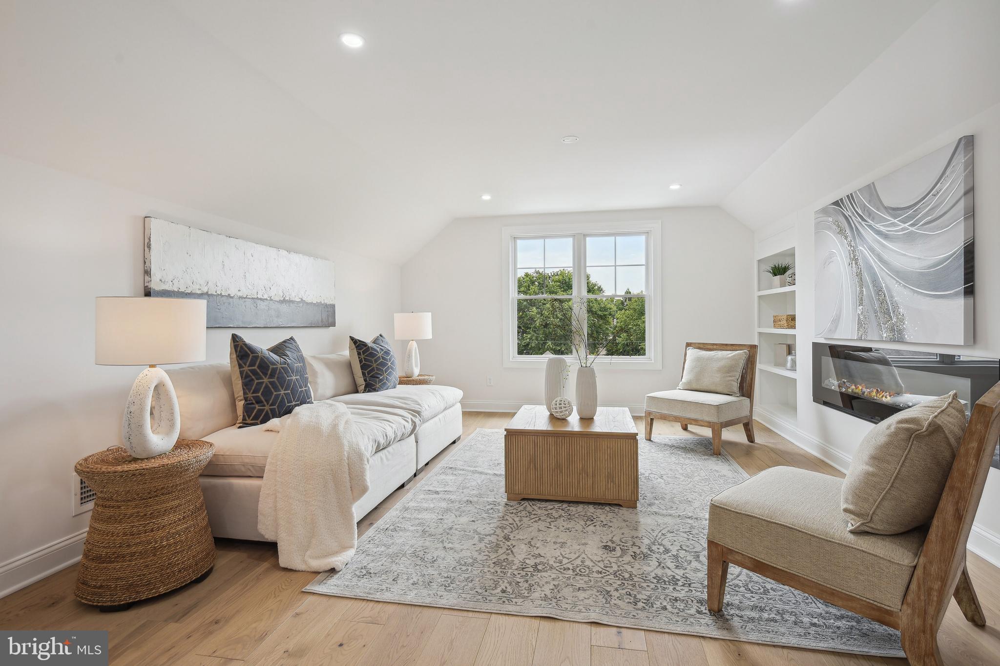 OVER LEE KNOLLS - Residential