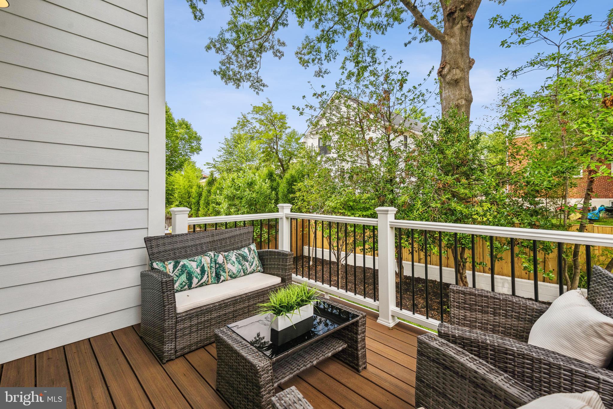 OVER LEE KNOLLS - Residential