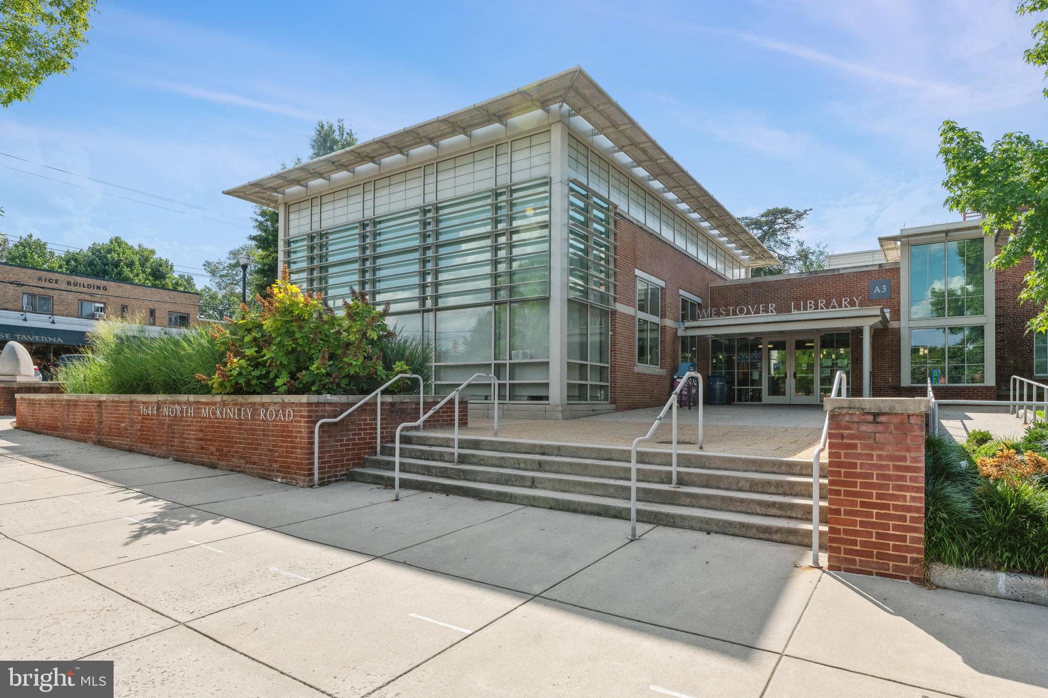 OVER LEE KNOLLS - Residential