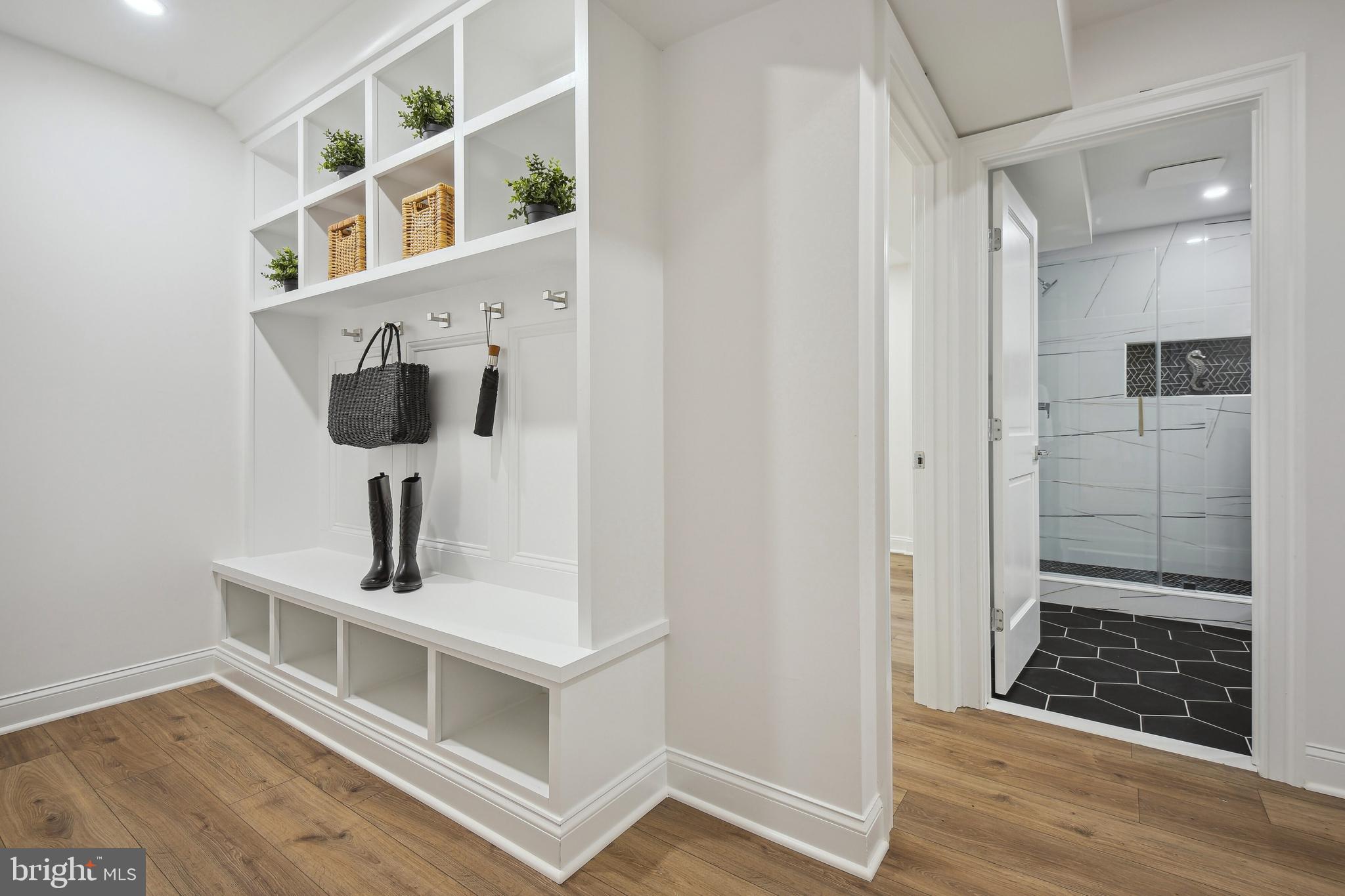 OVER LEE KNOLLS - Residential