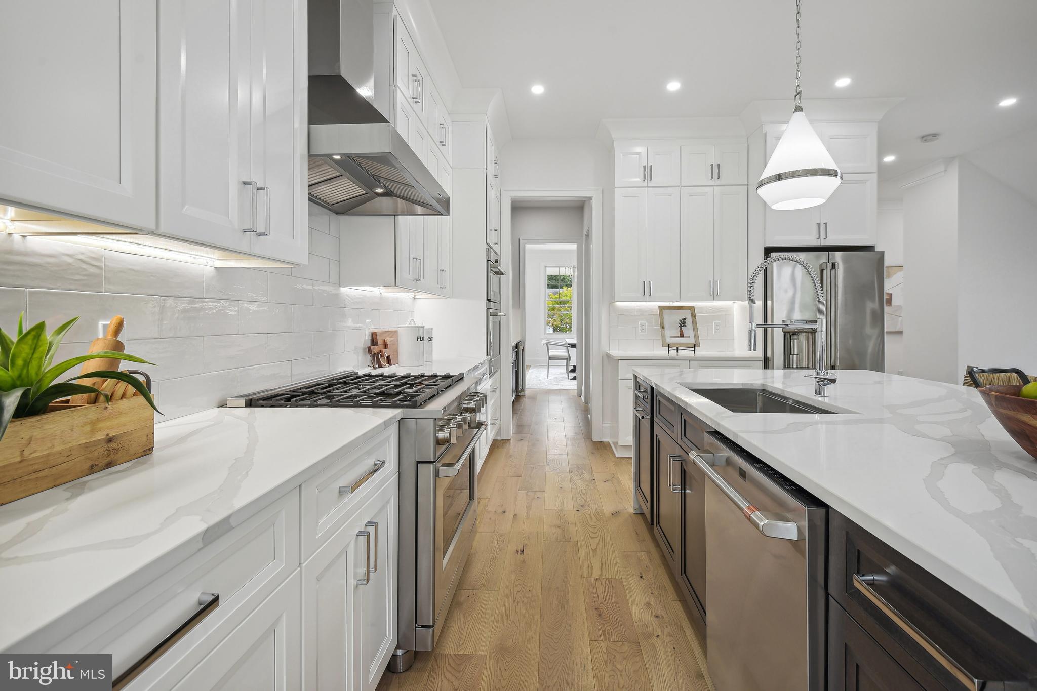 OVER LEE KNOLLS - Residential