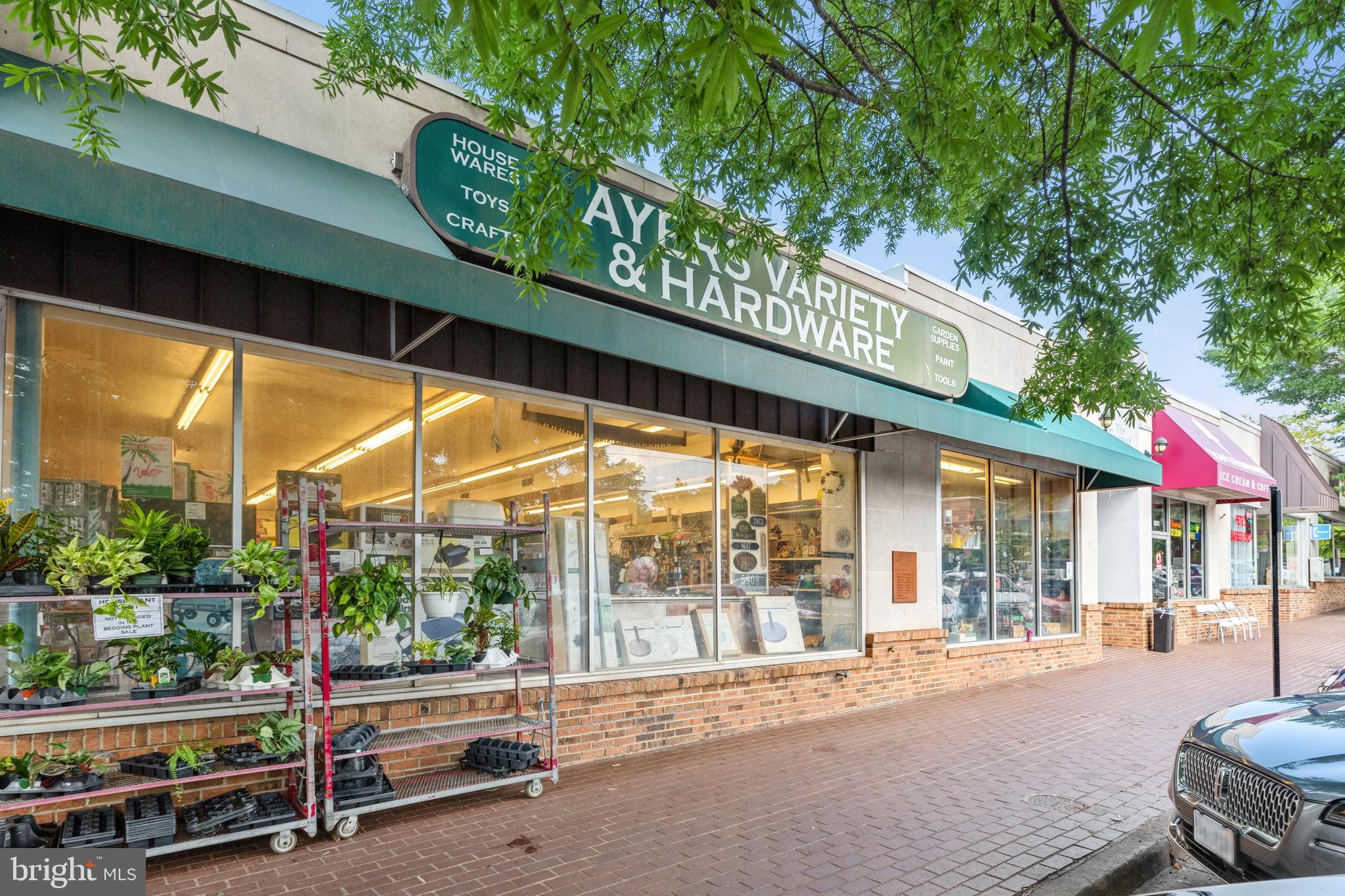 OVER LEE KNOLLS - Residential