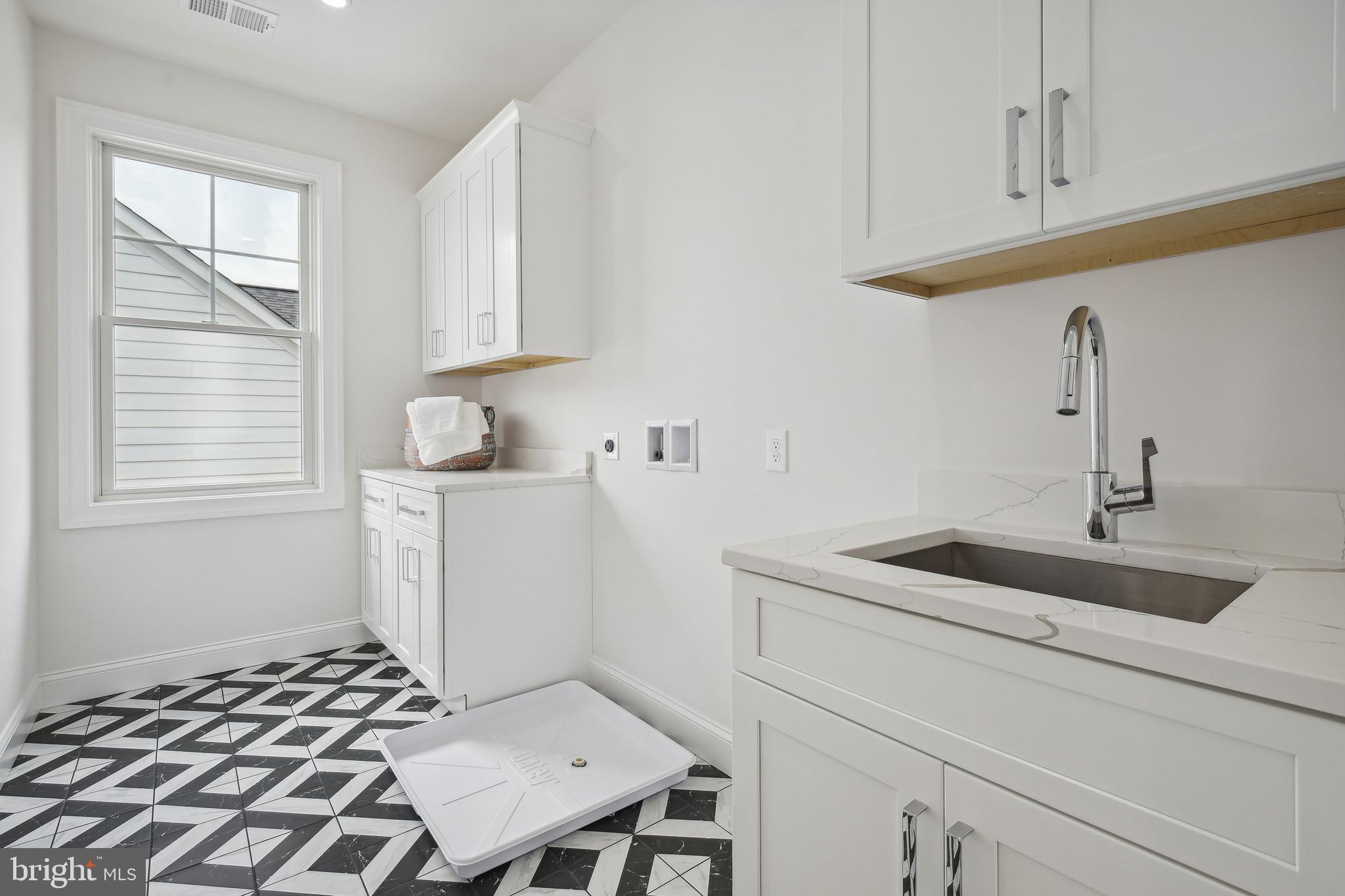 OVER LEE KNOLLS - Residential