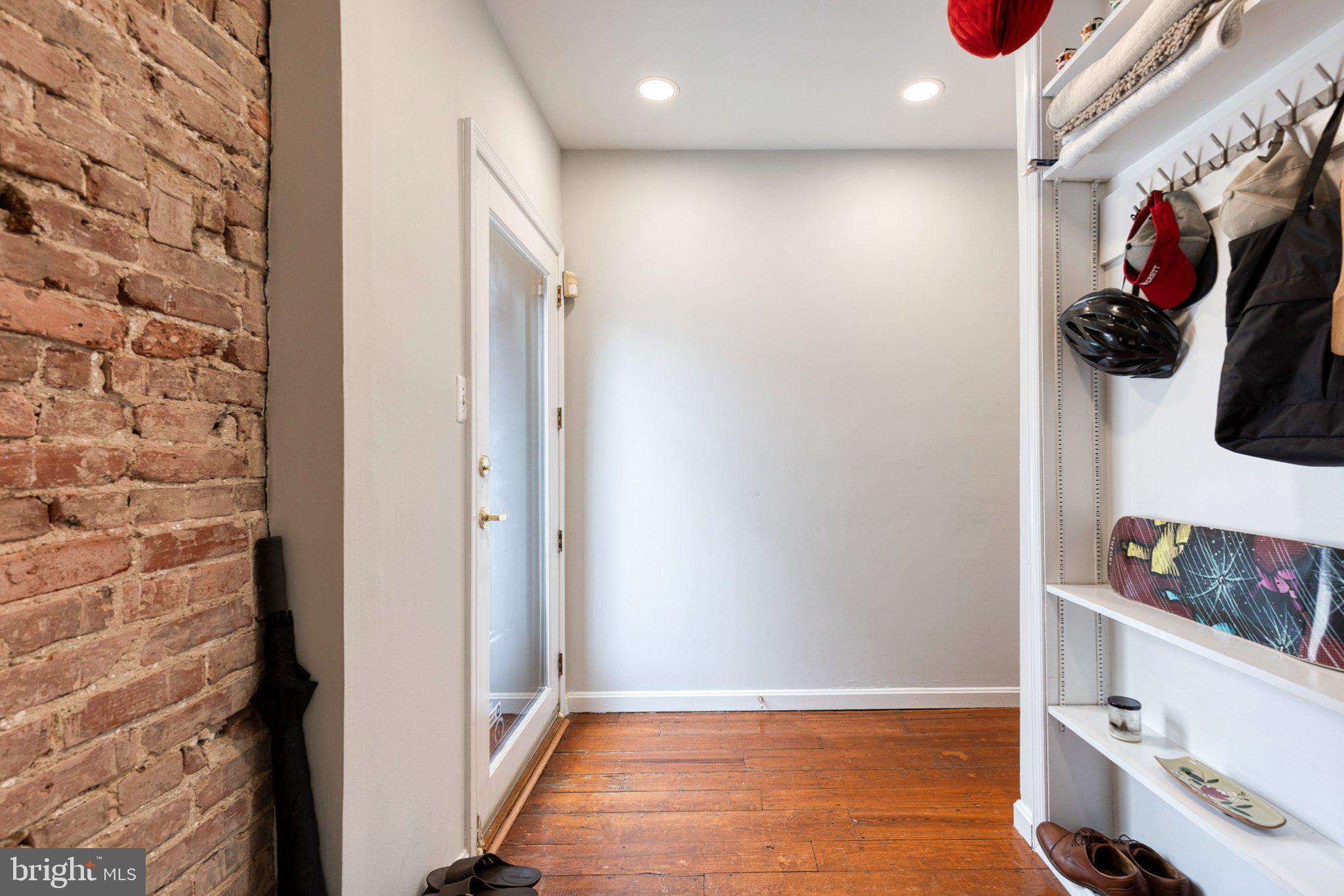 1634 SHAKESPEARE STREET 6
