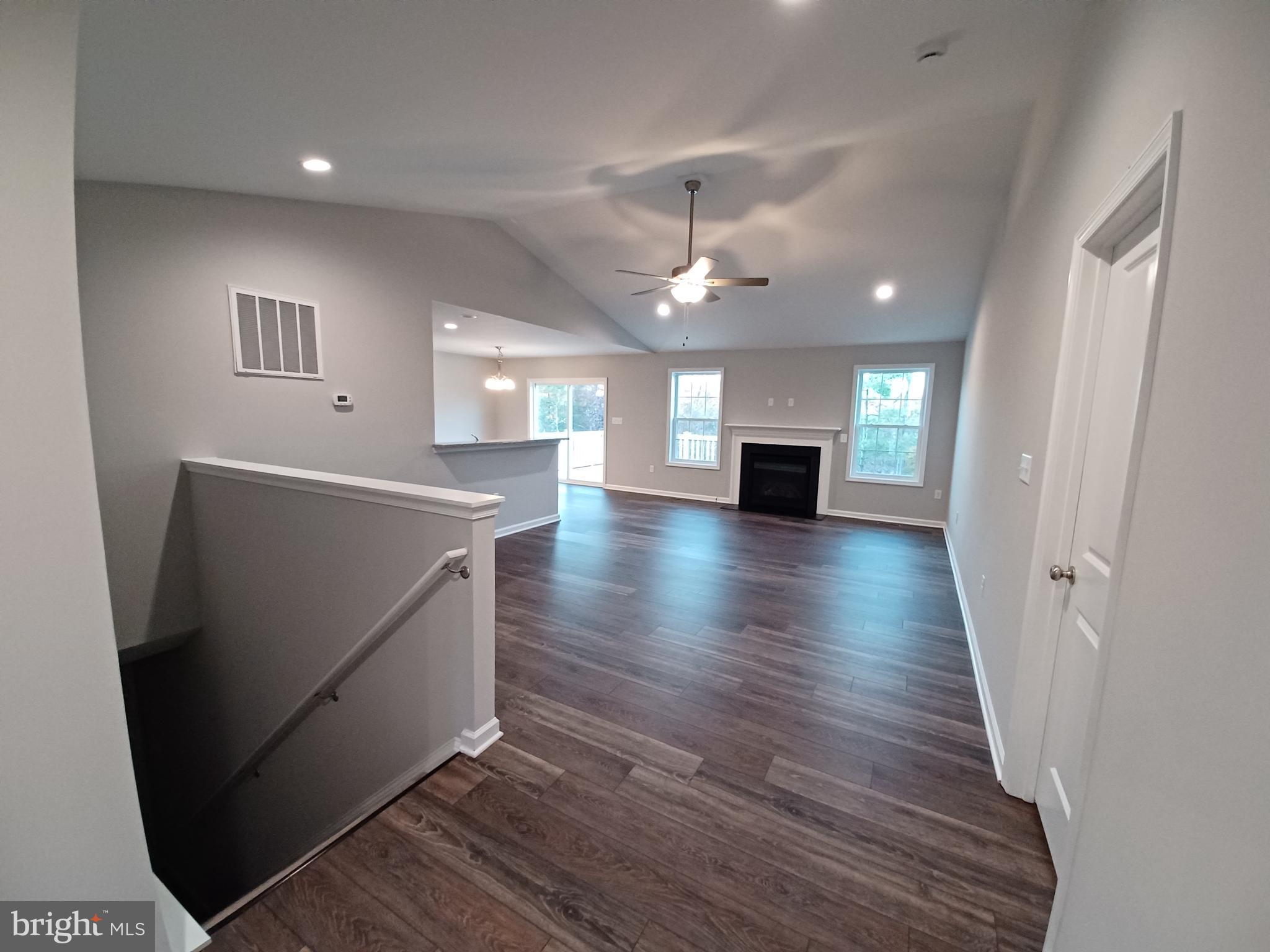 MIDDLE CREEK MANOR - Residential