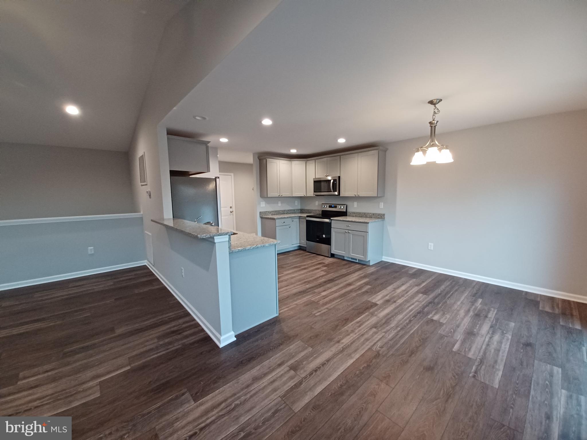 MIDDLE CREEK MANOR - Residential