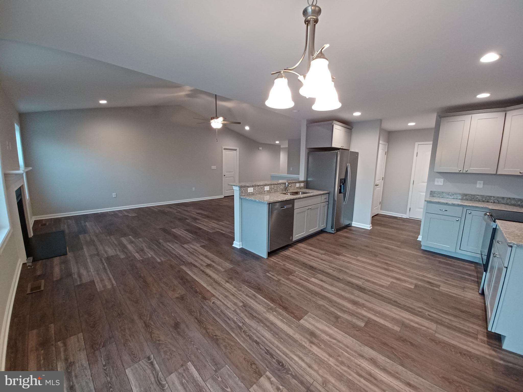 MIDDLE CREEK MANOR - Residential