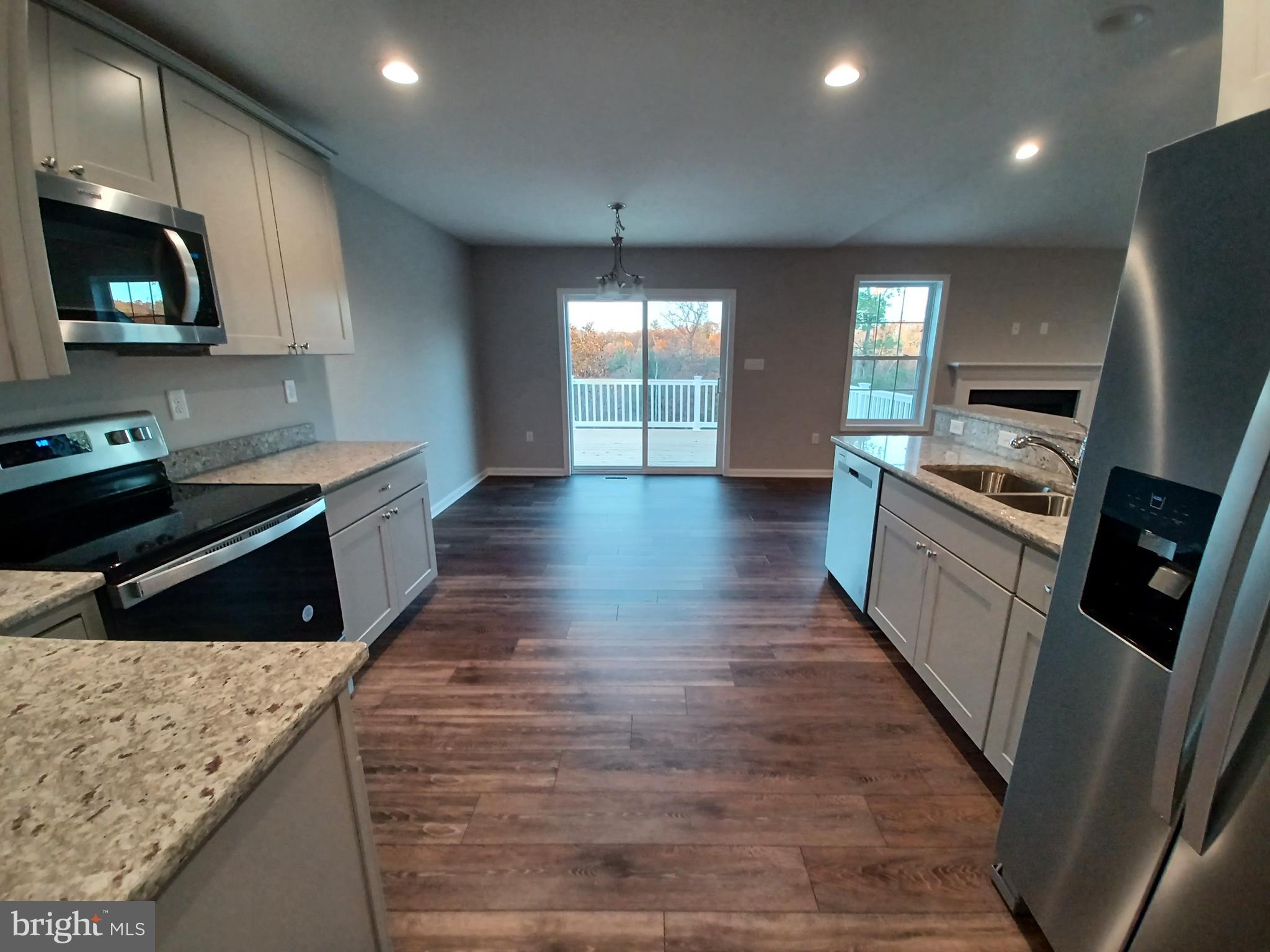 MIDDLE CREEK MANOR - Residential