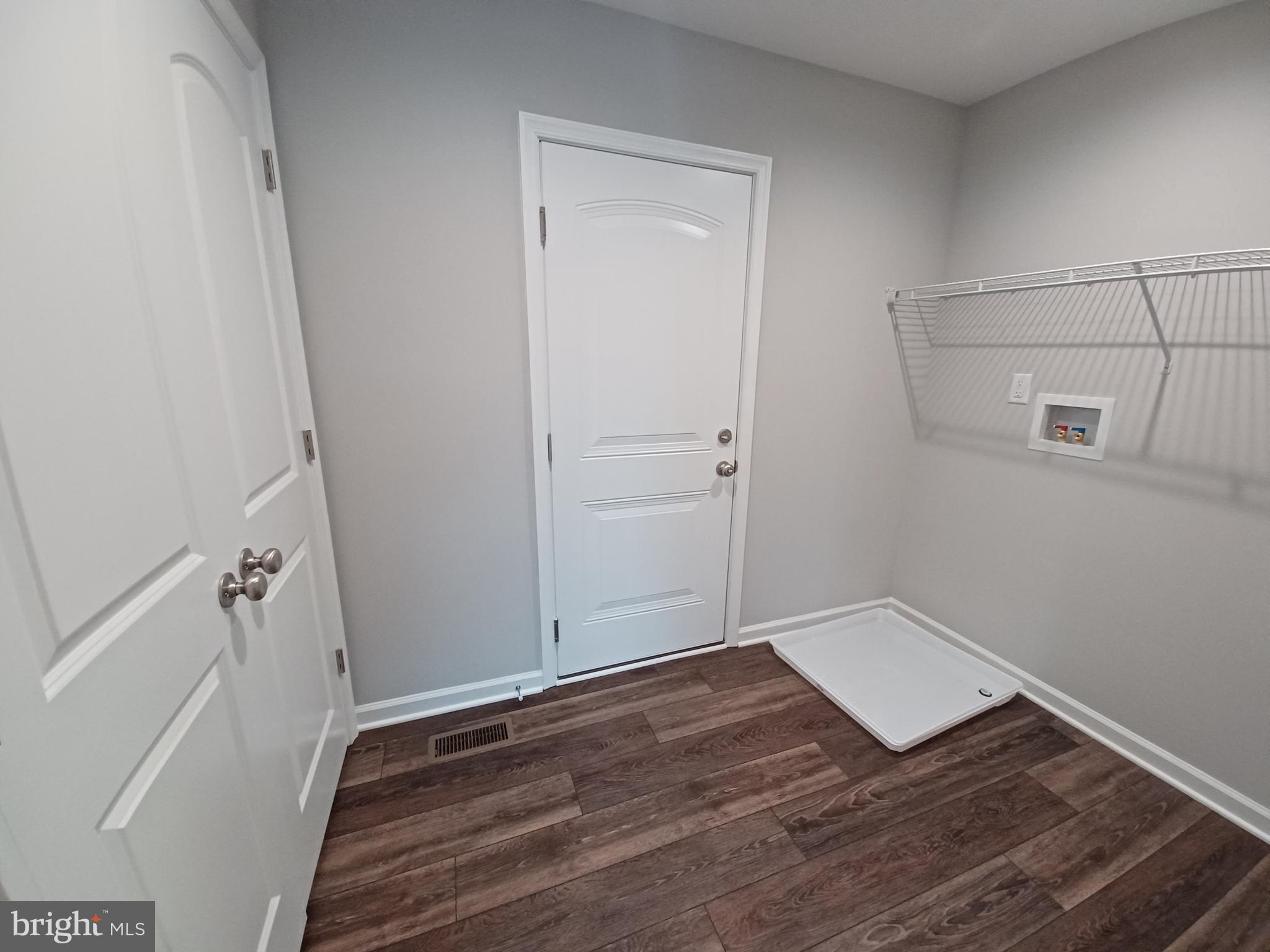 MIDDLE CREEK MANOR - Residential