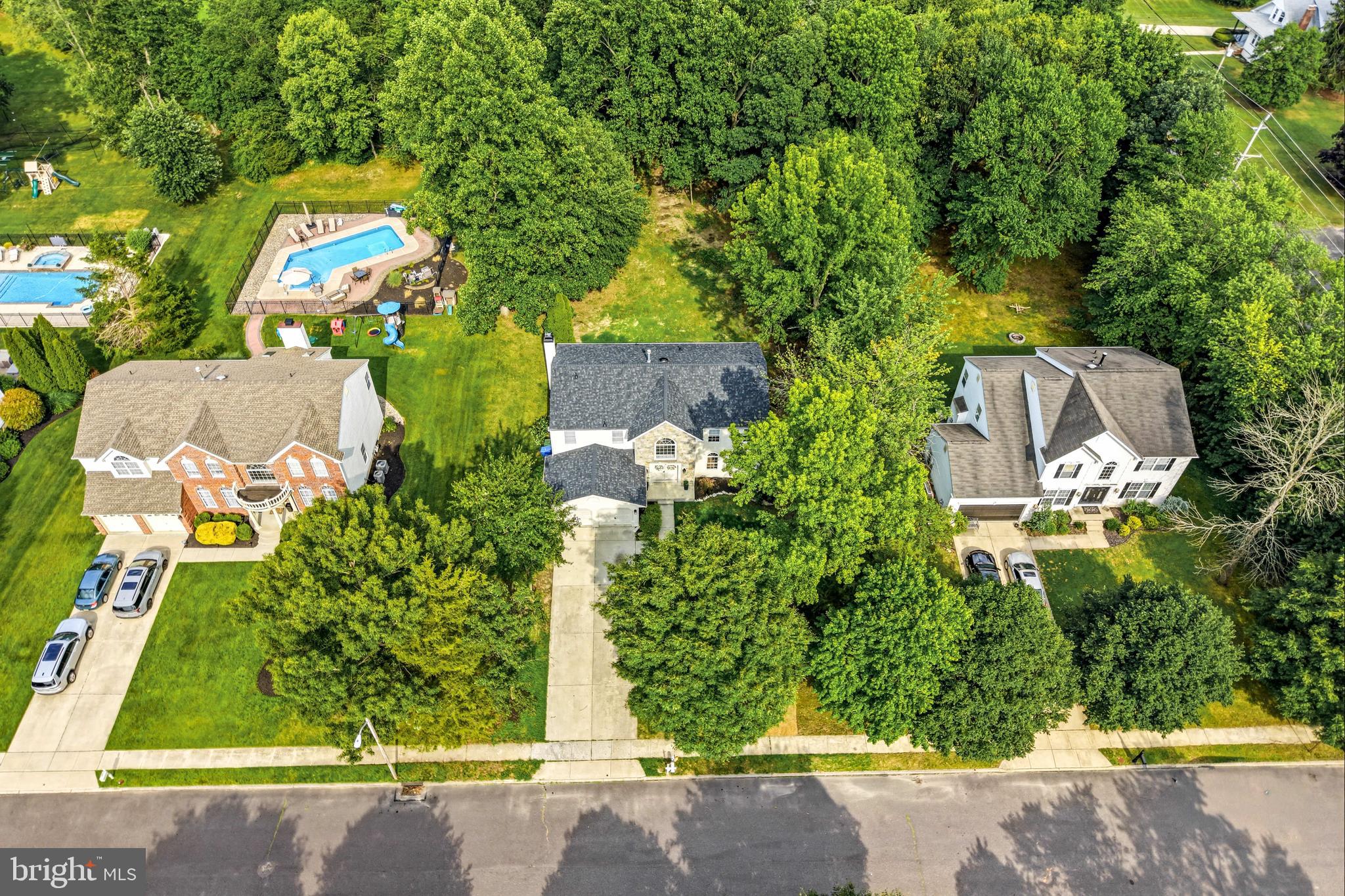 16 ARMITAGE COURT