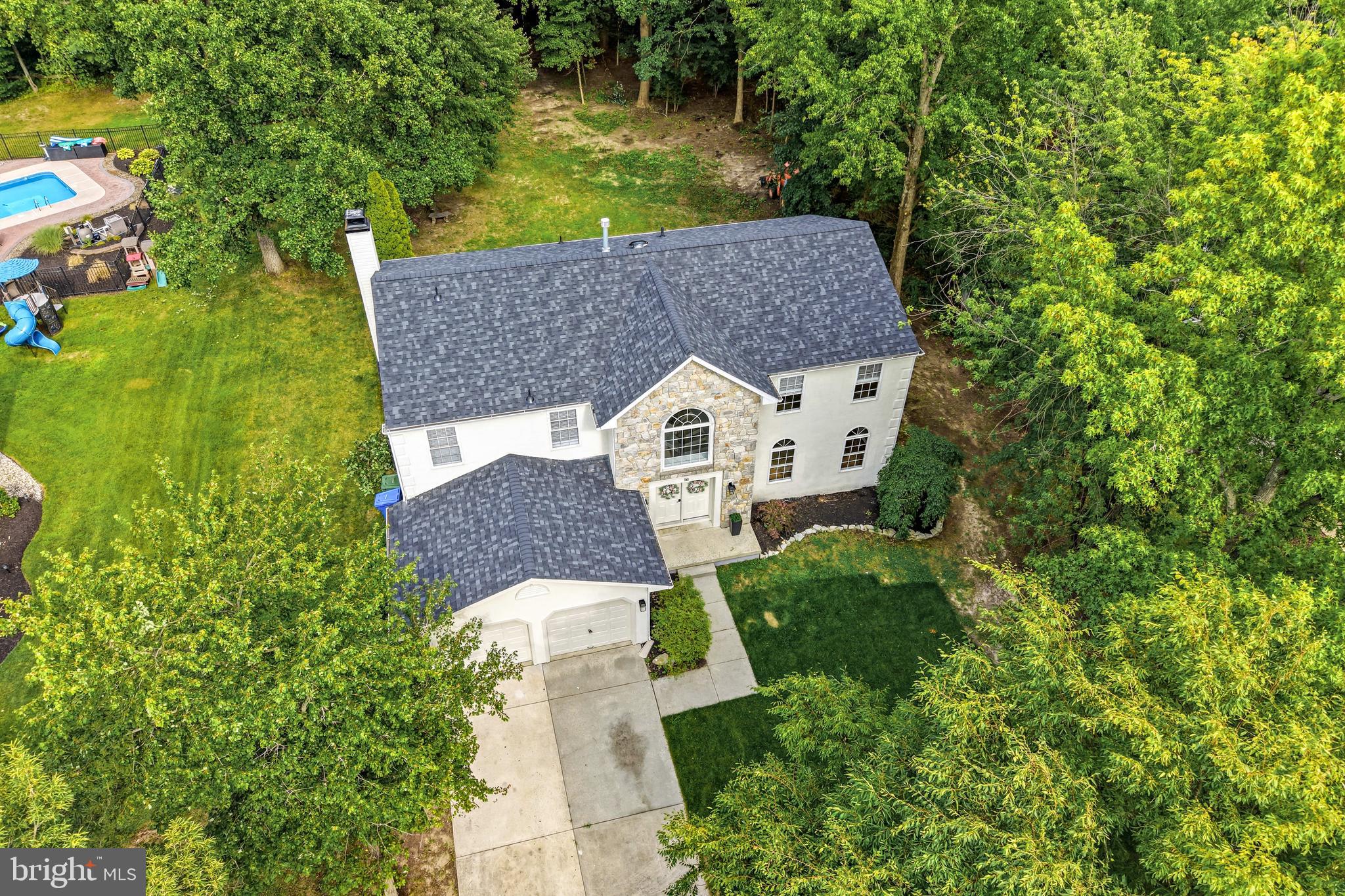 16 ARMITAGE COURT