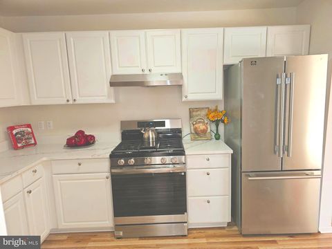 Photo of 18 Monroe Street #201, ROCKVILLE, MD 20850 (MLS # MDMC2214894)