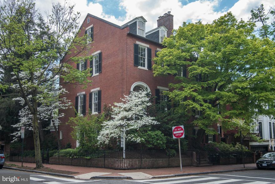 This Perfectly located Authentic Federal was painstakingly renovated to preserve its integrity while providing living space that complements modern life. Aside from its scale and charm, it is absolutely filled with natural light and views. Elegant porches over look the south garden and detached garage. There are very comfortable family oriented spaces and truly impressive formal spaces.