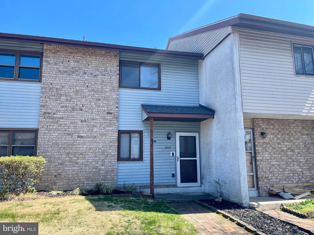 Photo of 309 Greenland Drive, Lancaster, PA 17602 (MLS # PALA2048934)