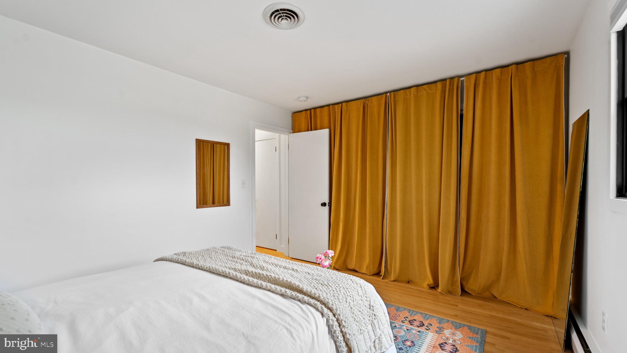 HAMPSTEAD - Residential