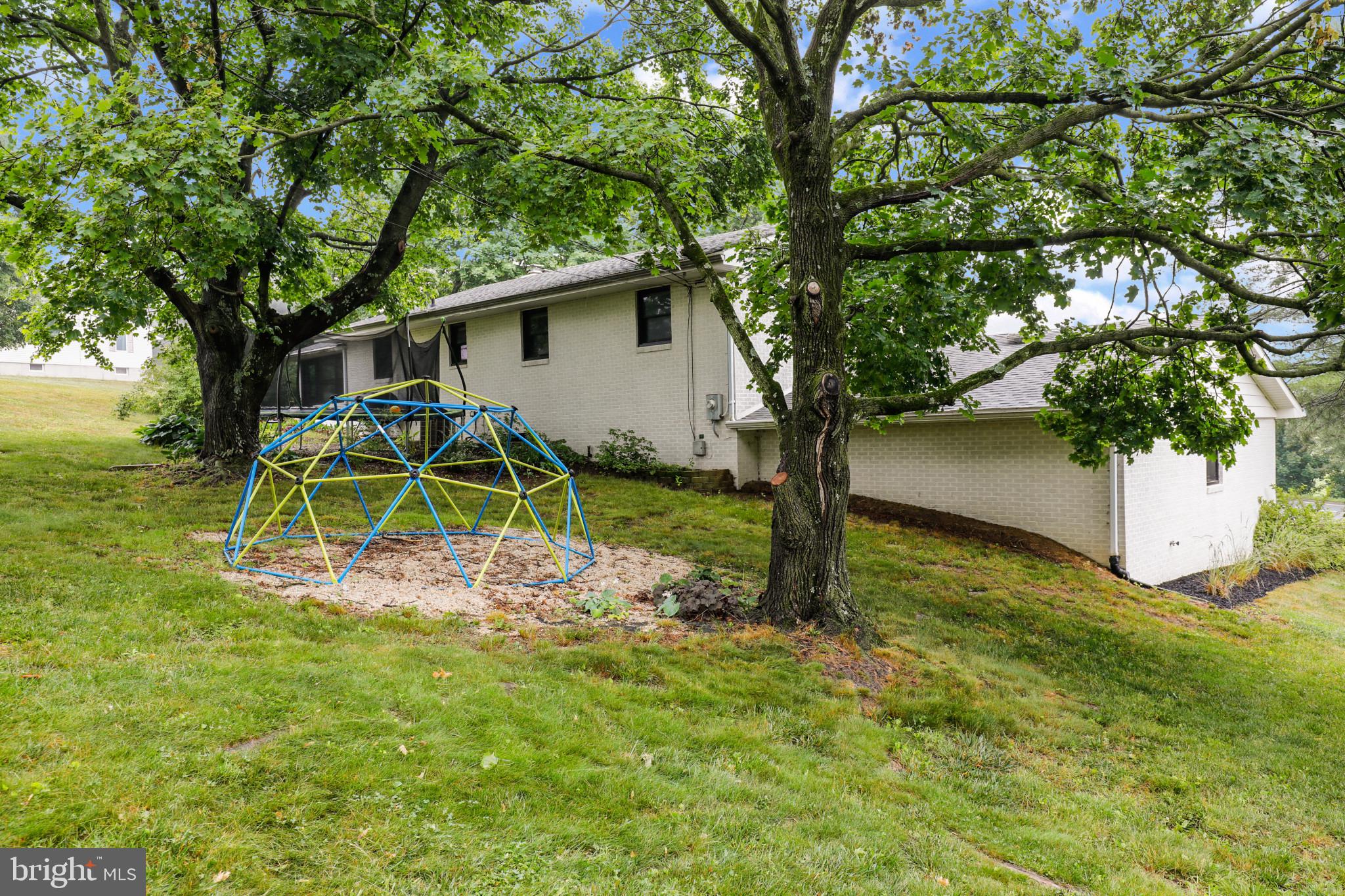 HAMPSTEAD - Residential