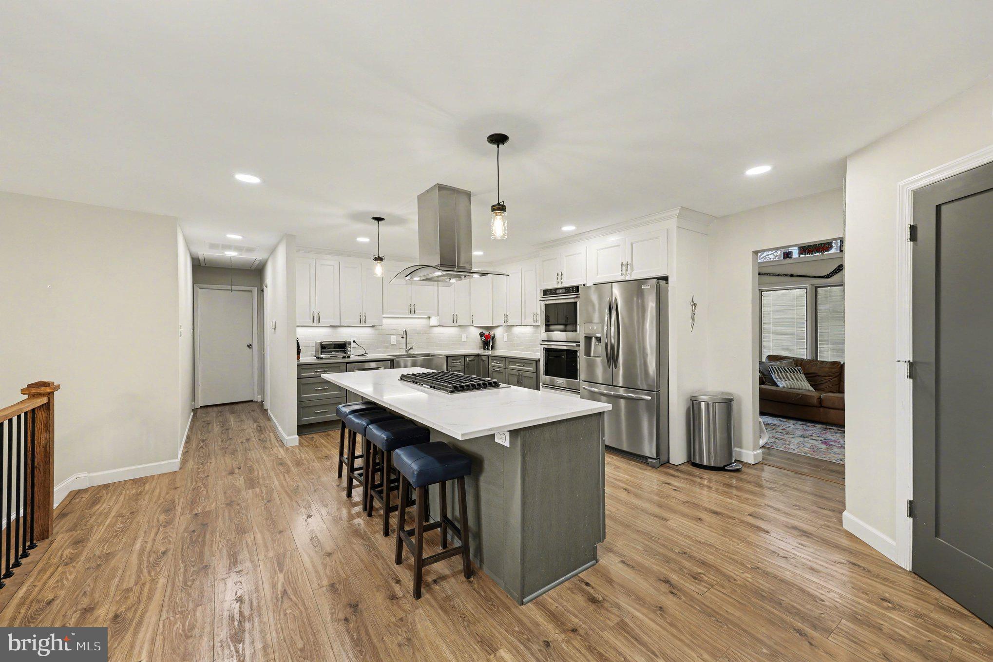 6208 REDWOOD LANE