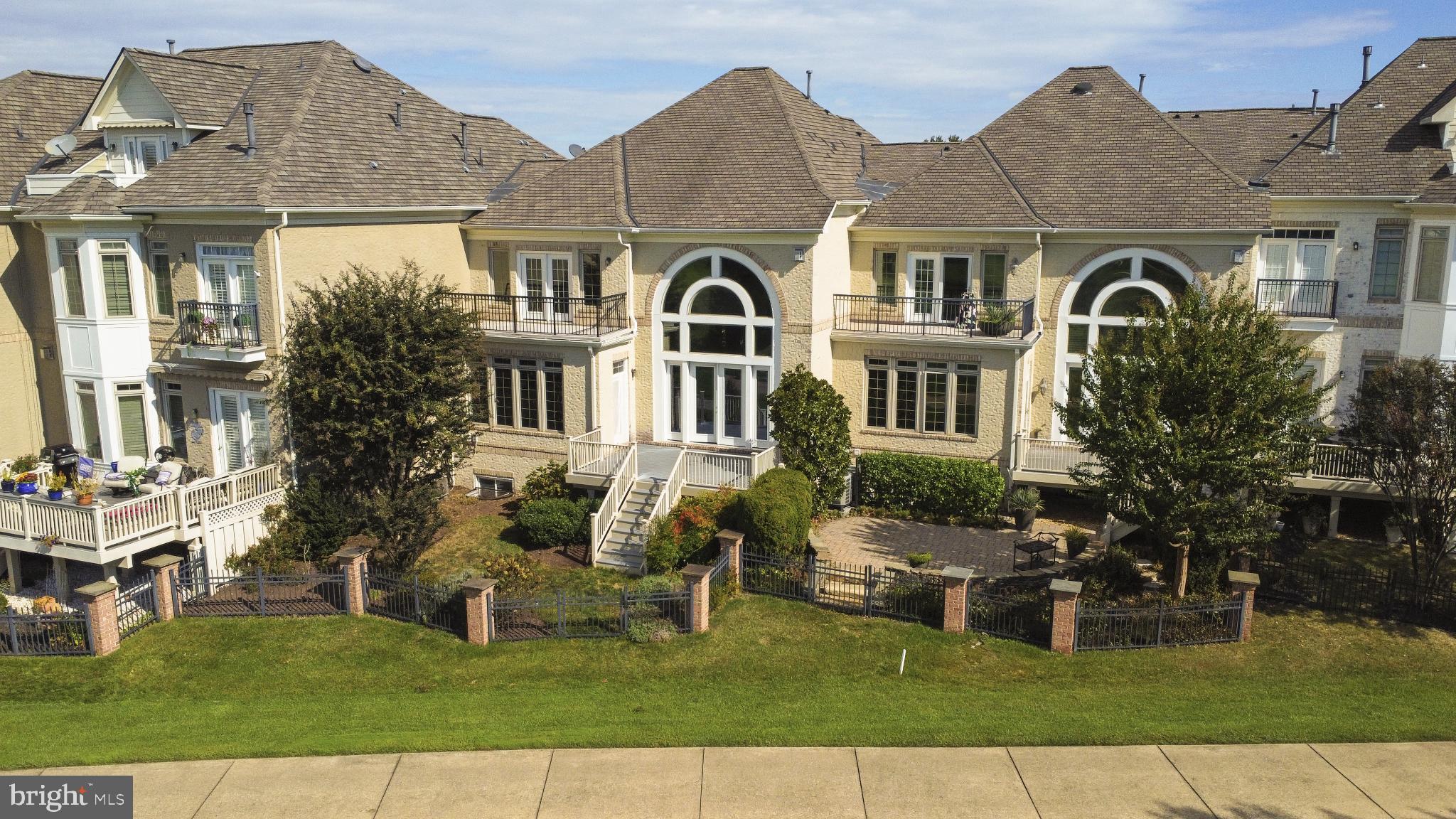 RIVER CREEK - Residential