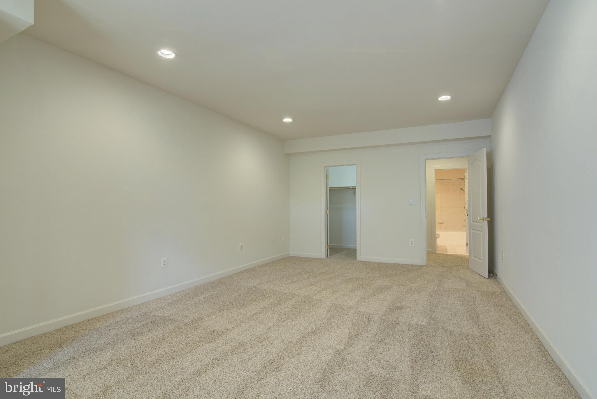 RIVER CREEK - Residential