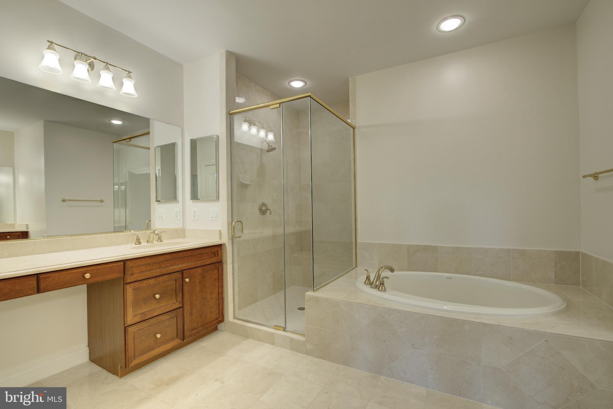 RIVER CREEK - Residential