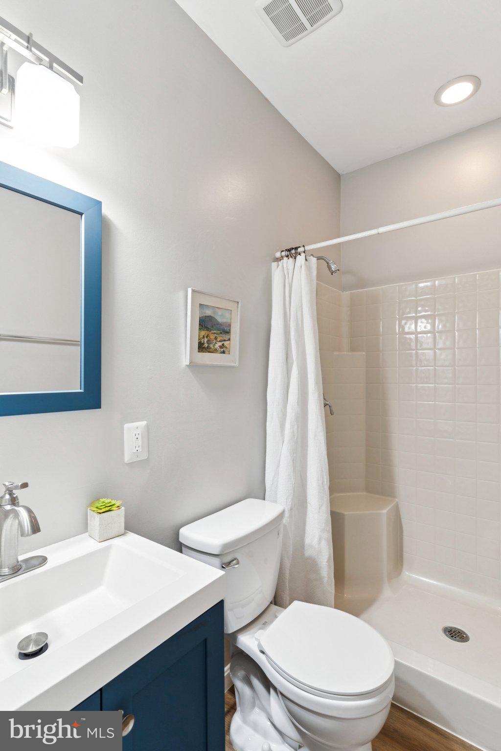 AVALON SHORES - Residential Lease