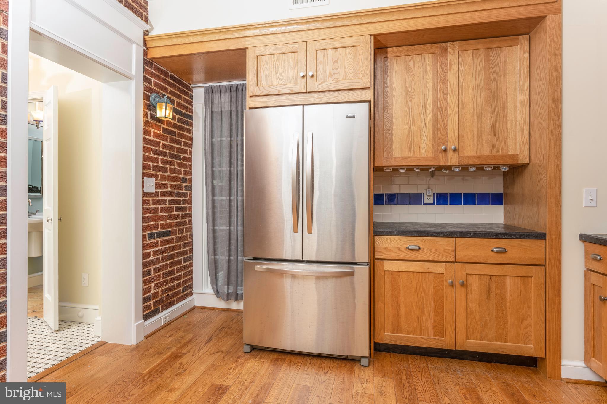 WOODSIDE FOREST - Residential Lease