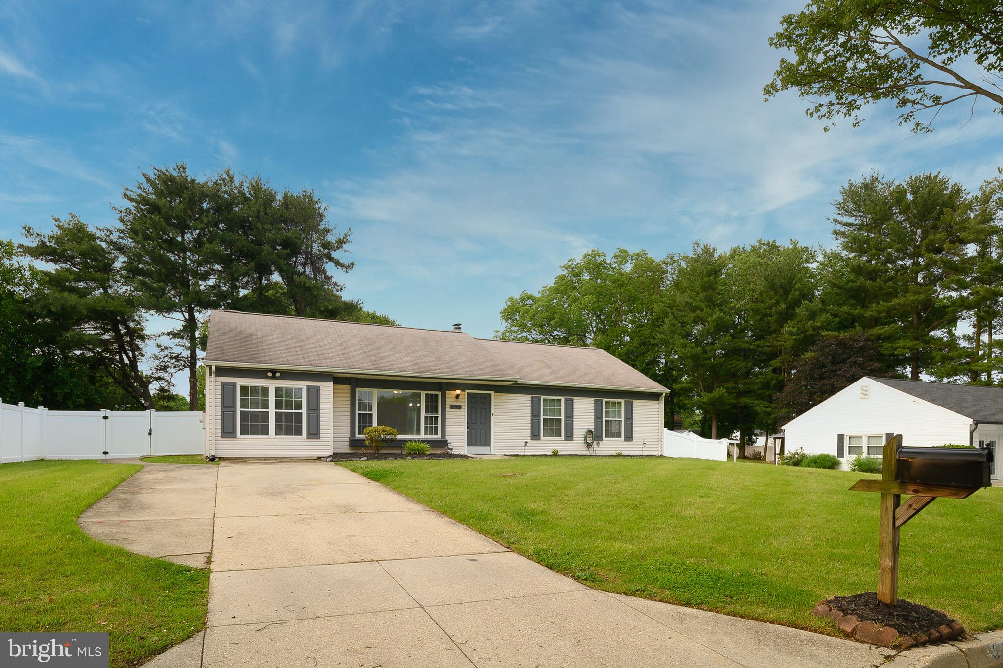 An absolutely gorgeous rental ! Freshly painted ,new flooring, new kitchen ,ceiling fans in every bedroom, an expansive fully fenced backyard,and new light fixtures. Conveniently located to PG Community College, shopping center, and to major highways like 202 and the beltway!