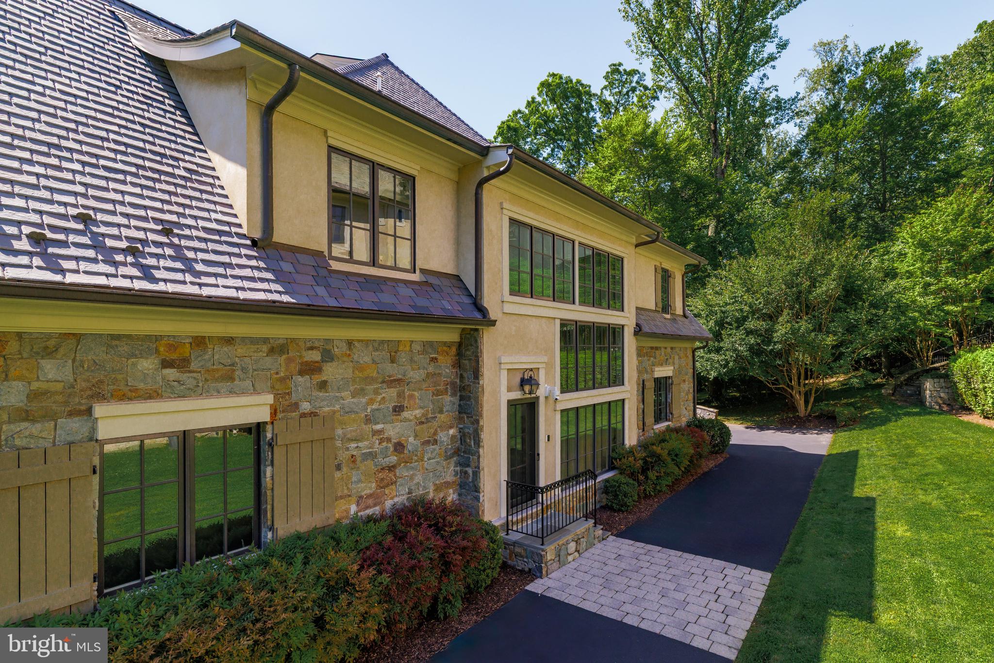 BRADLEY HILLS GROVE - Residential