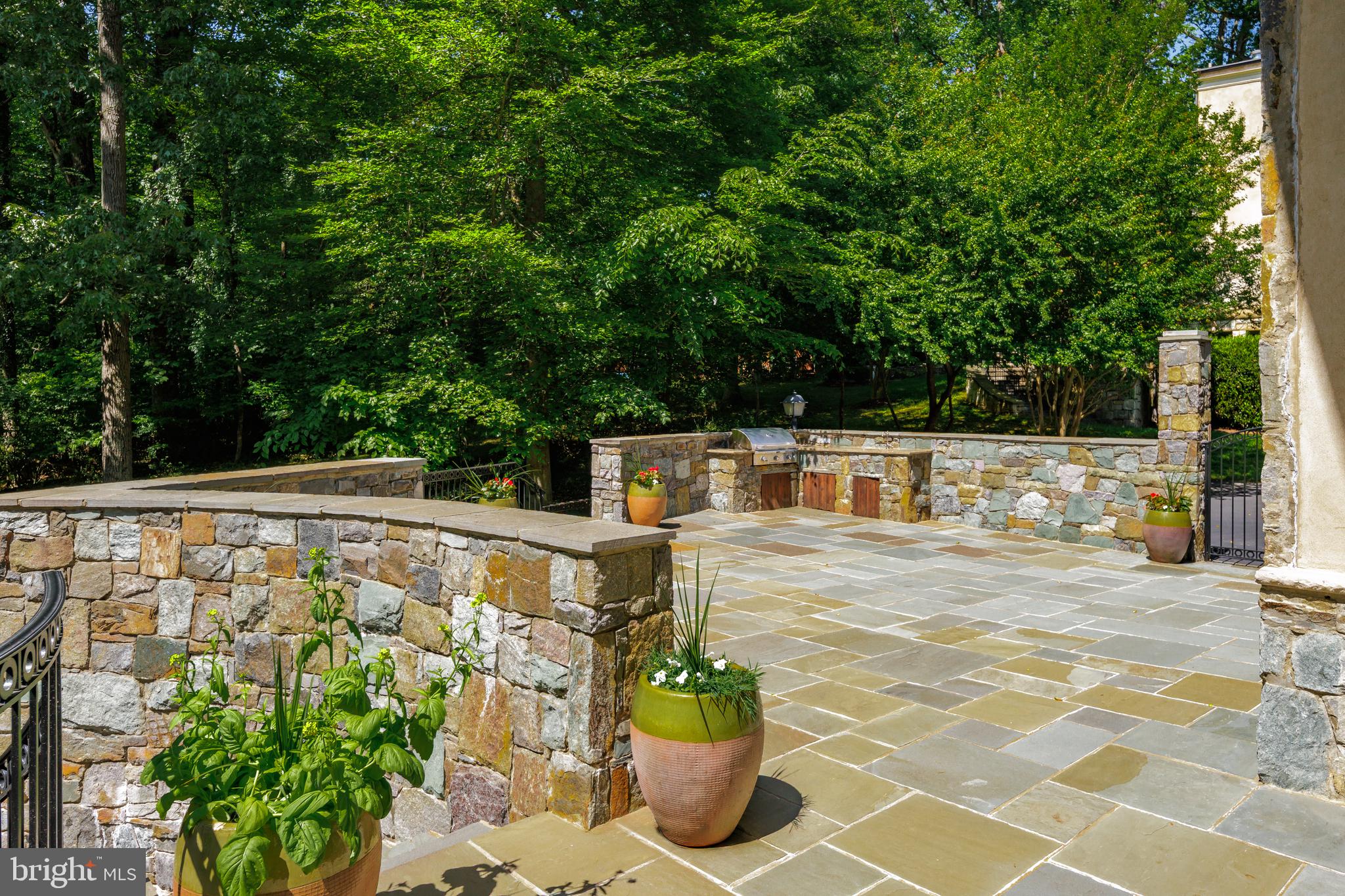 BRADLEY HILLS GROVE - Residential