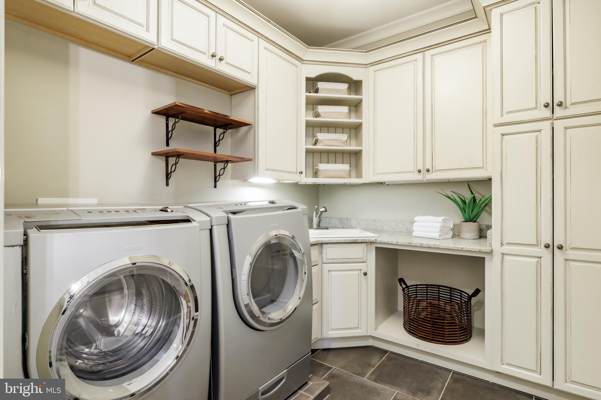 BRADLEY HILLS GROVE - Residential