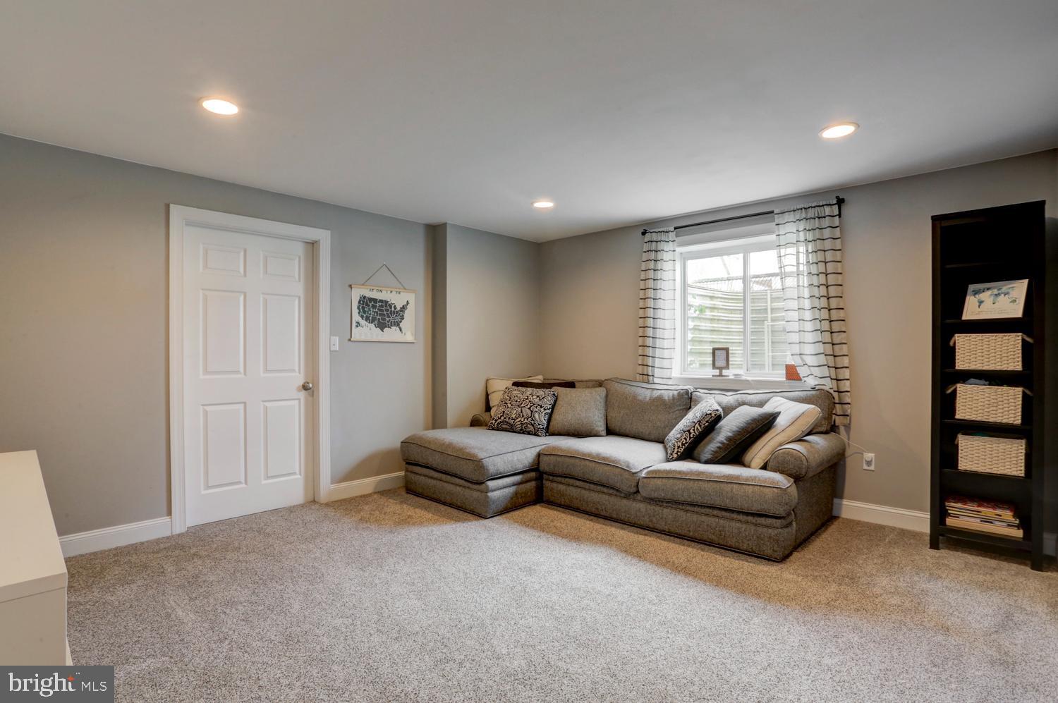 FAIRVILLE HEIGHTS - Residential