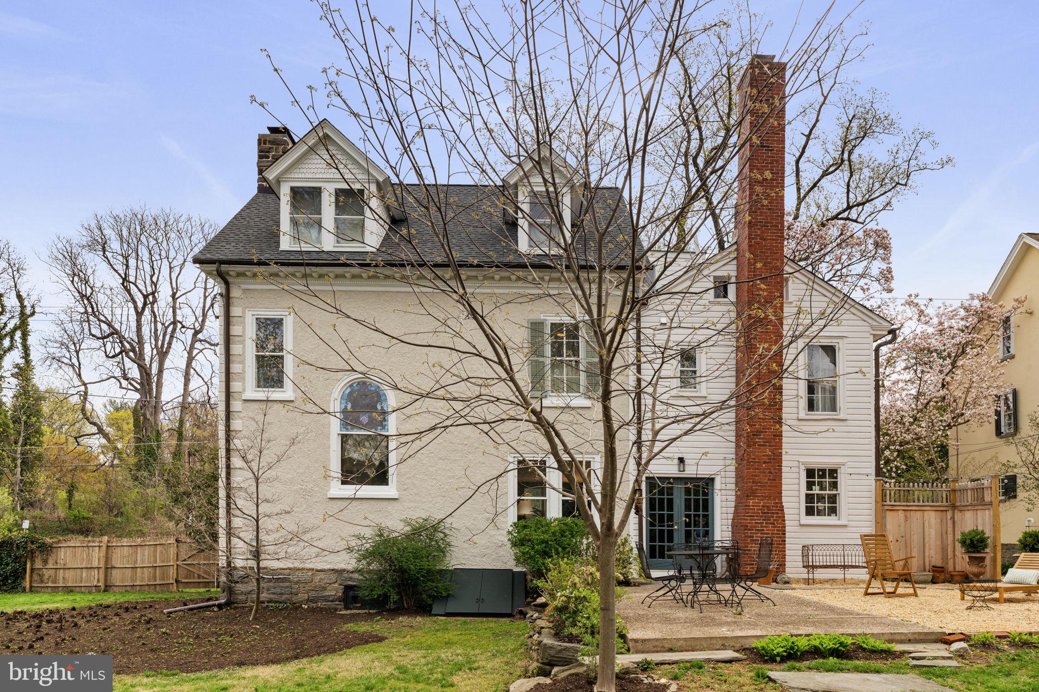 CHESTNUT HILL - Residential