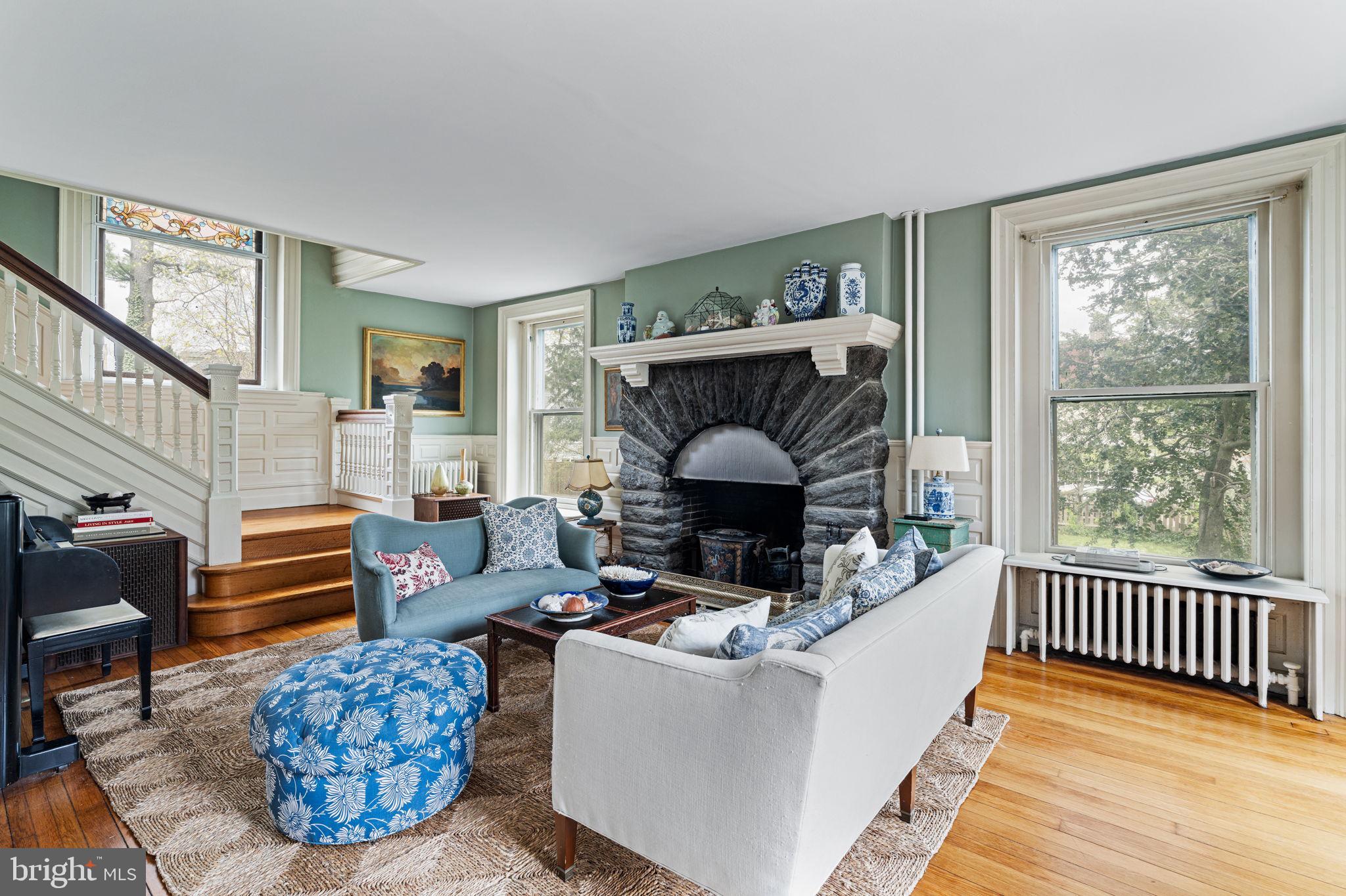CHESTNUT HILL - Residential