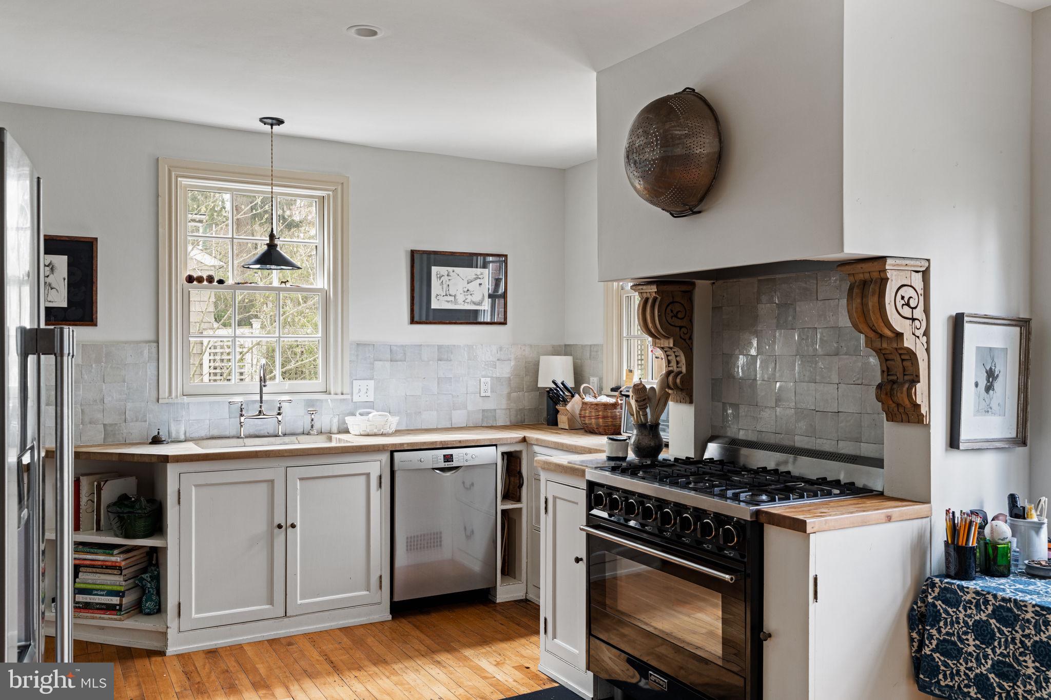 CHESTNUT HILL - Residential