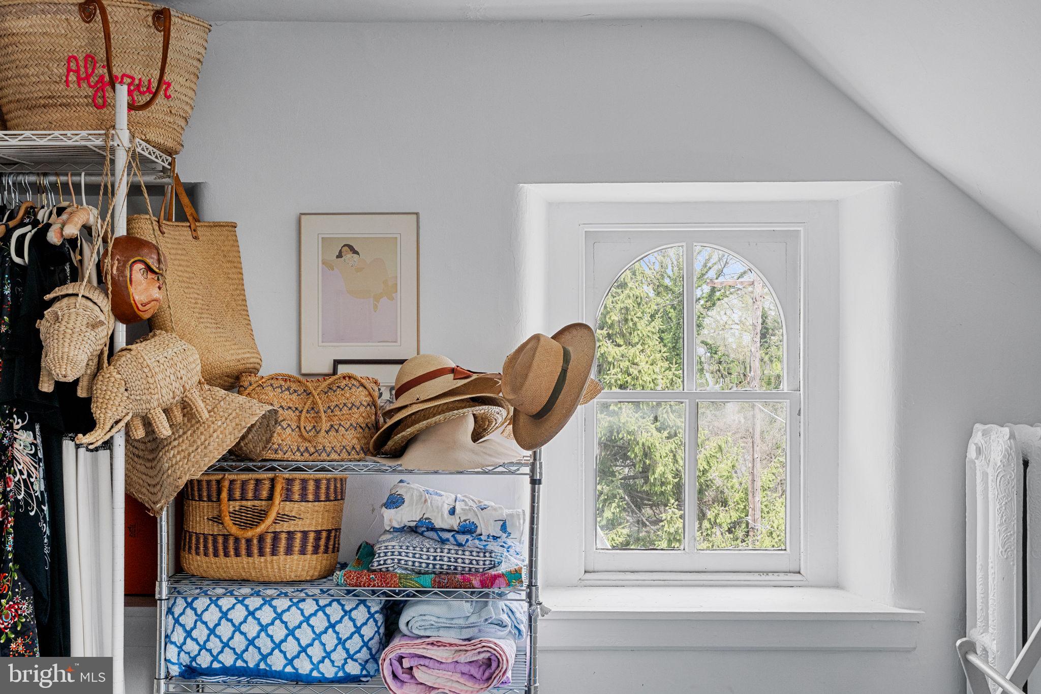 CHESTNUT HILL - Residential