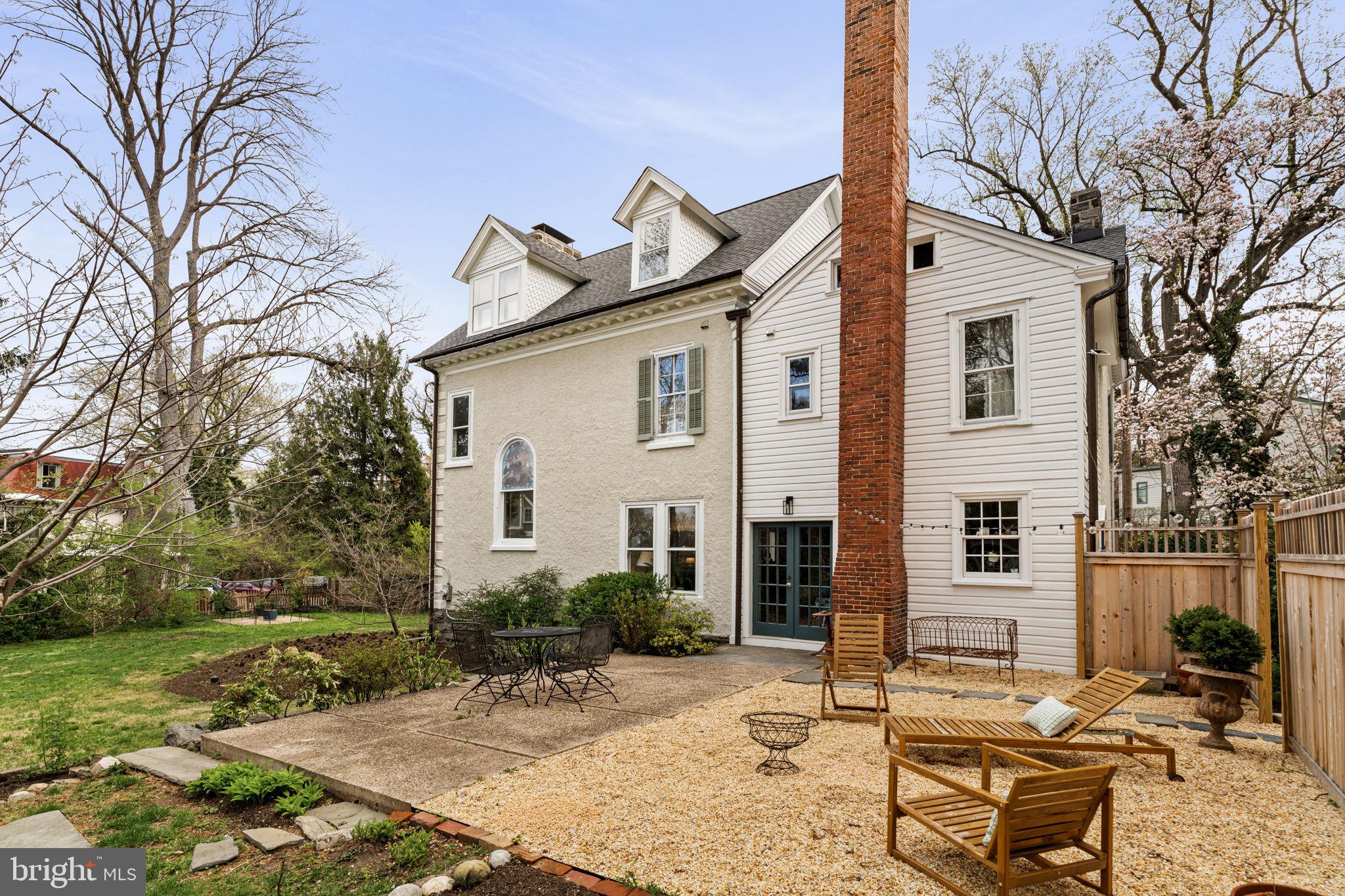 CHESTNUT HILL - Residential