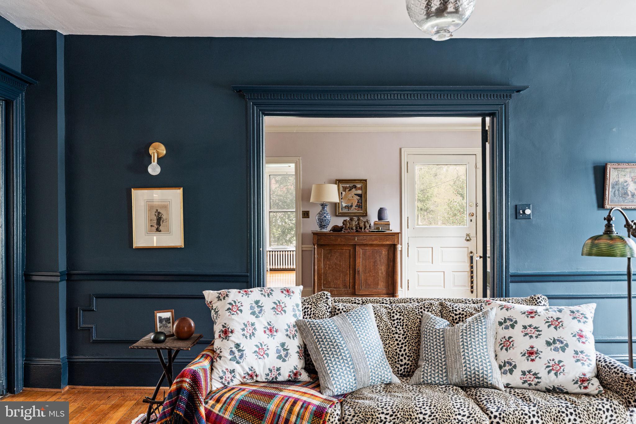 CHESTNUT HILL - Residential