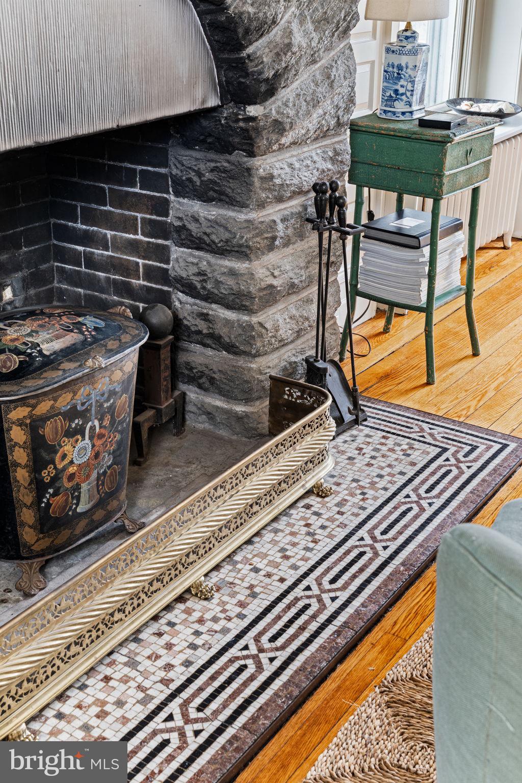 CHESTNUT HILL - Residential