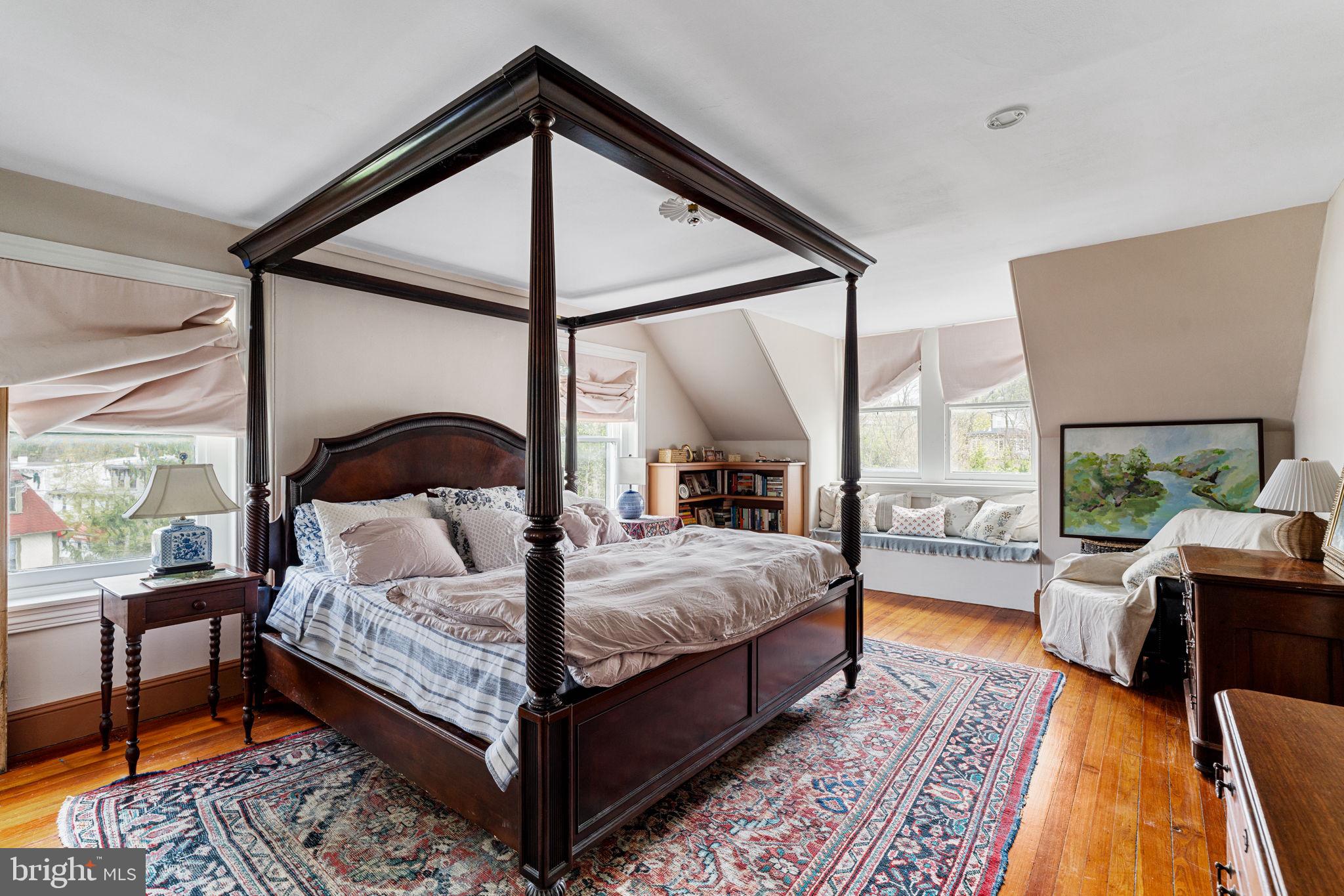 CHESTNUT HILL - Residential