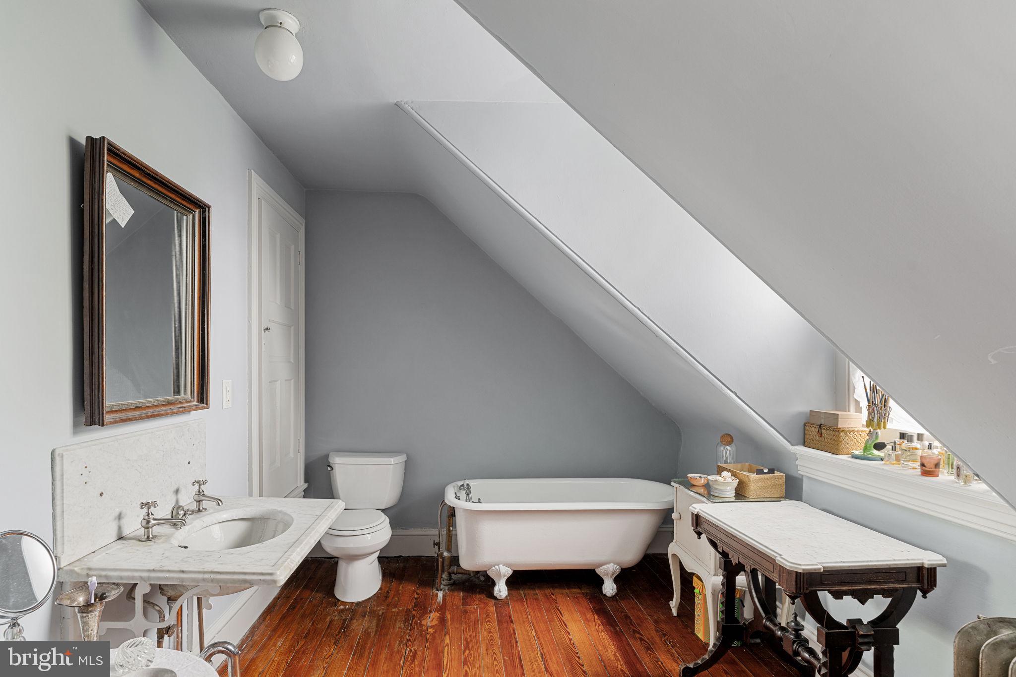 CHESTNUT HILL - Residential