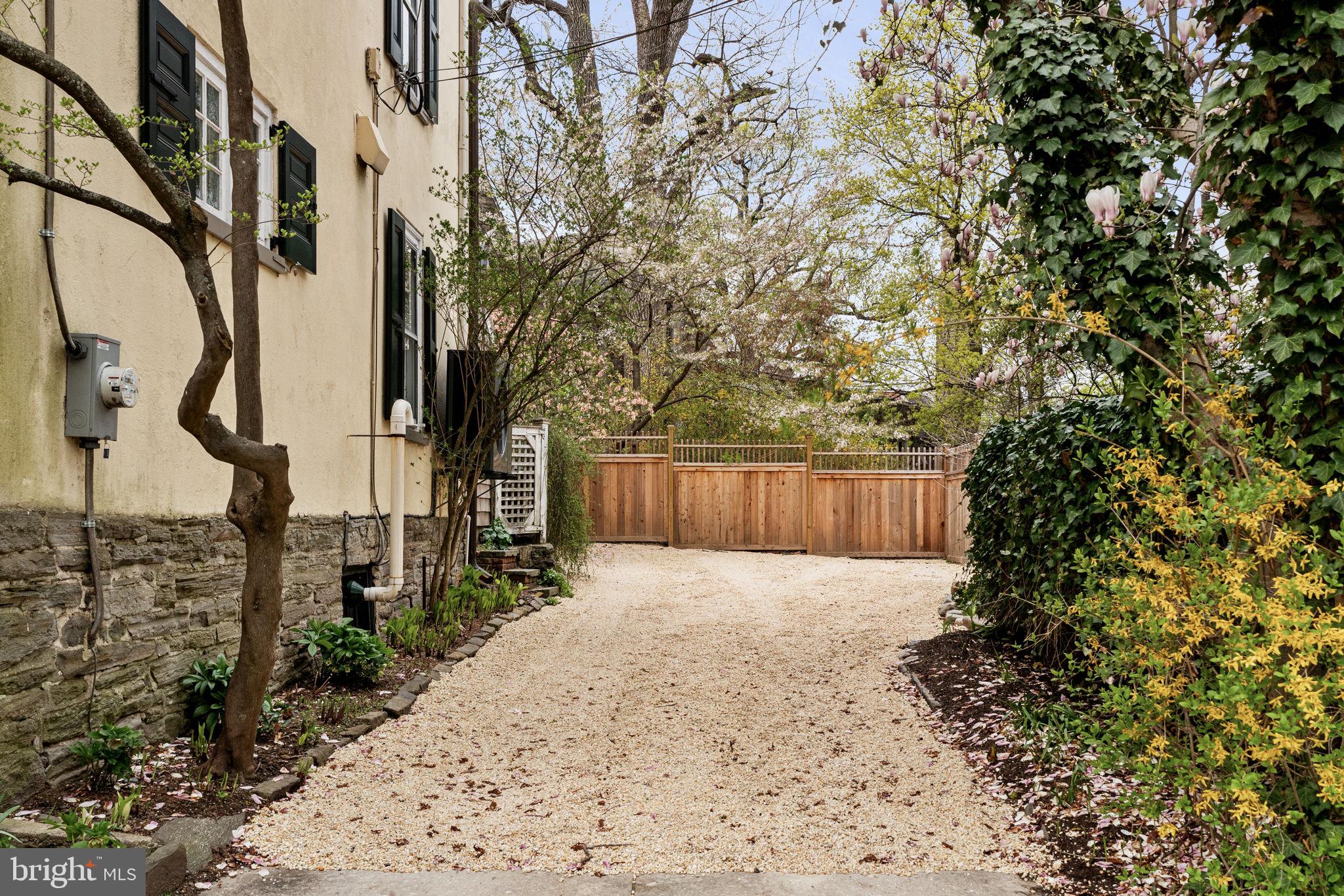 CHESTNUT HILL - Residential