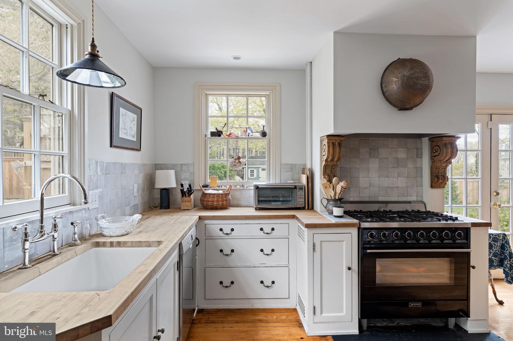 CHESTNUT HILL - Residential