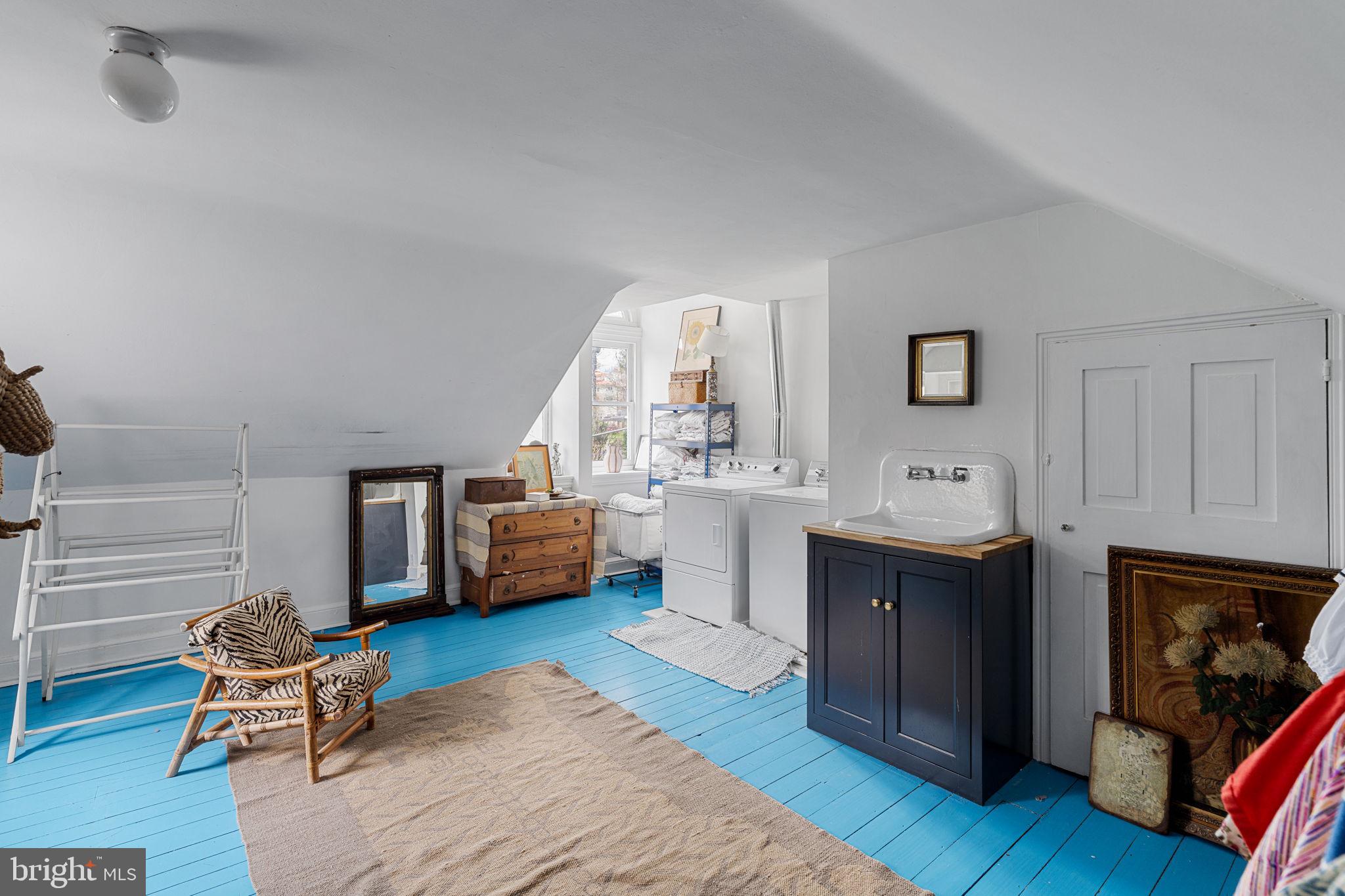 CHESTNUT HILL - Residential