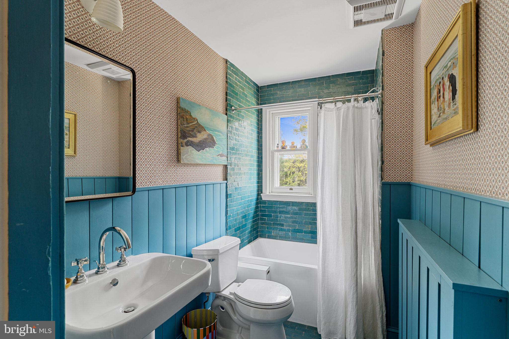 CHESTNUT HILL - Residential