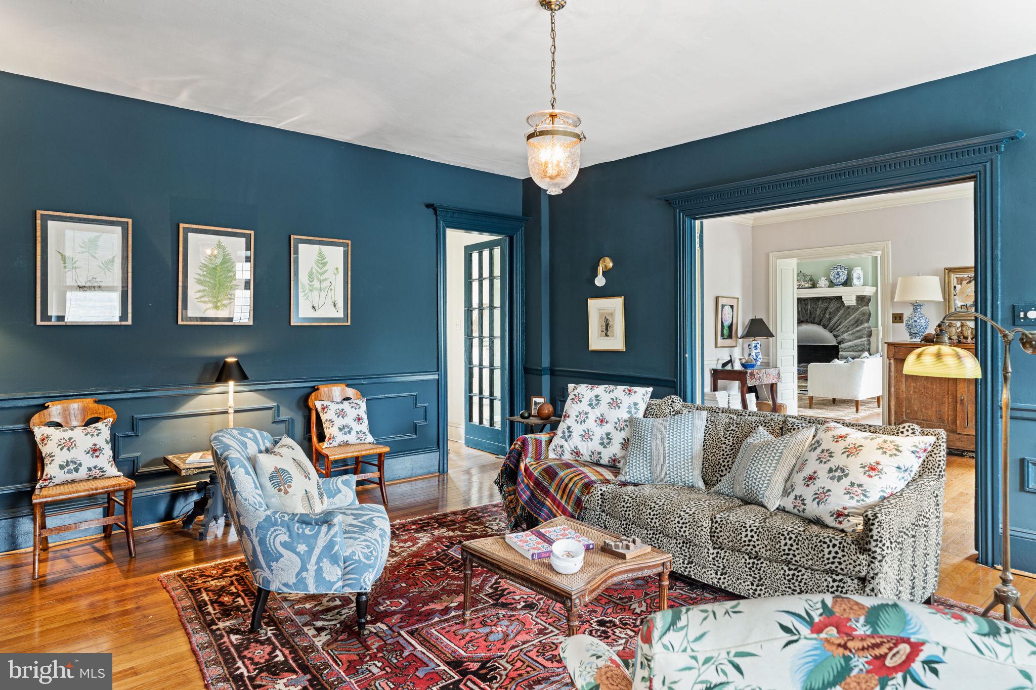 CHESTNUT HILL - Residential