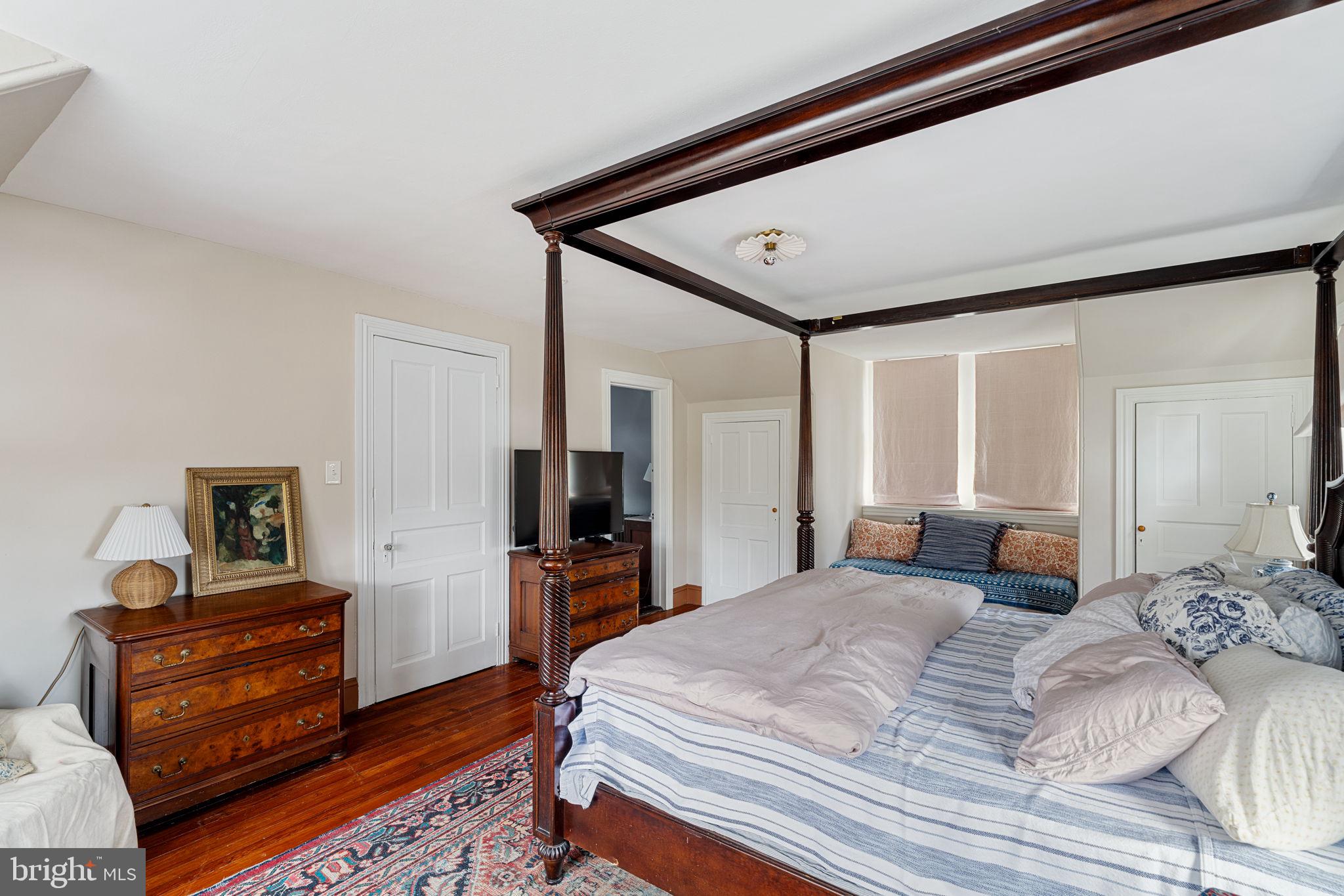 CHESTNUT HILL - Residential