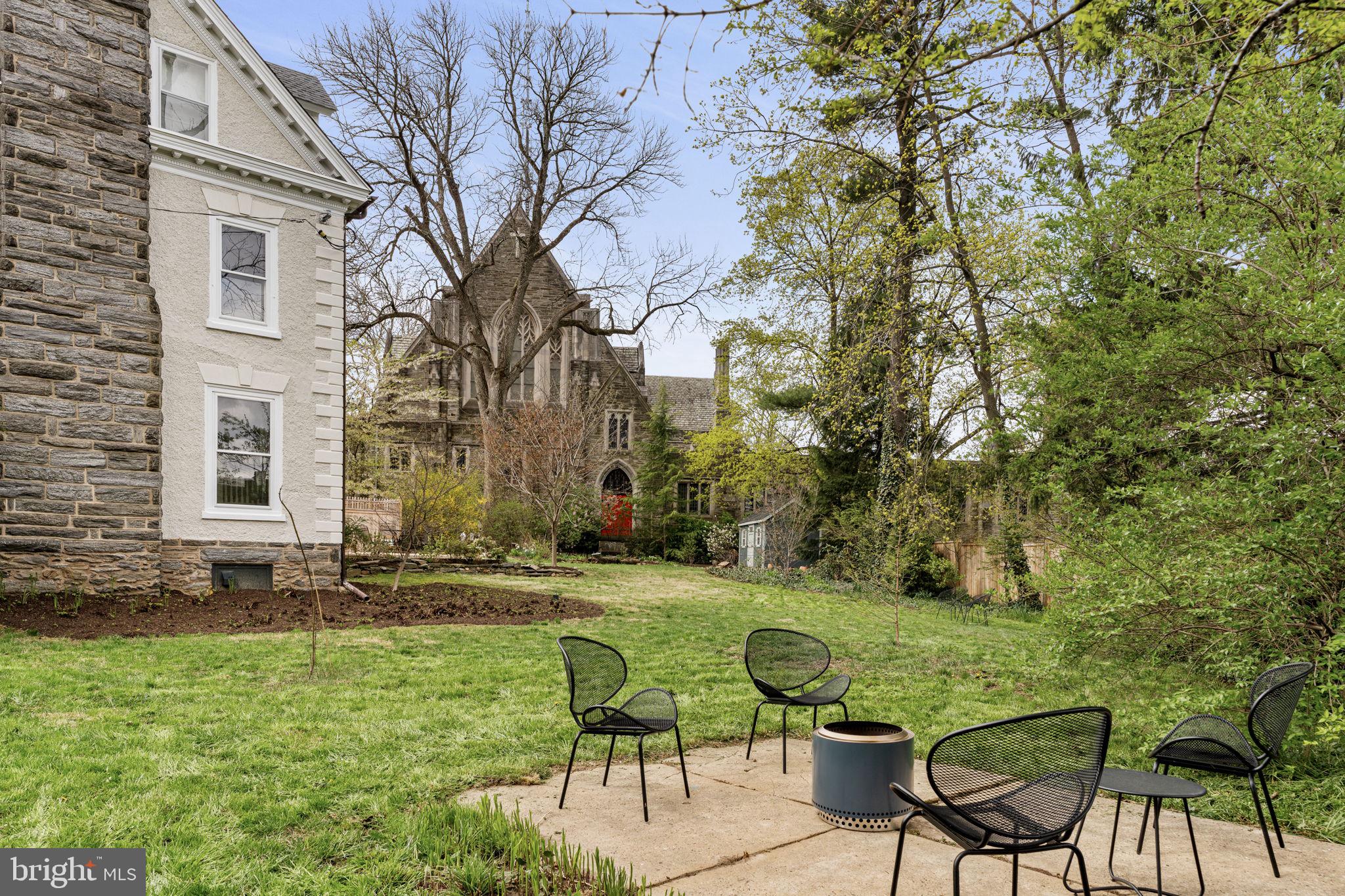 CHESTNUT HILL - Residential